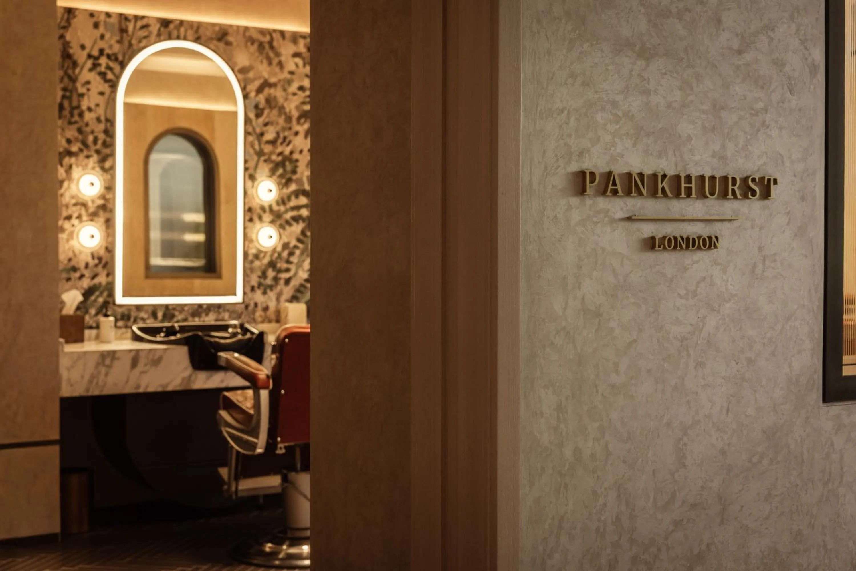 hair dresser in Rosewood Doha