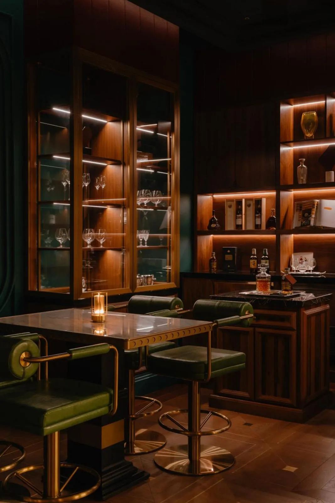 Lounge or bar in Rosewood Doha