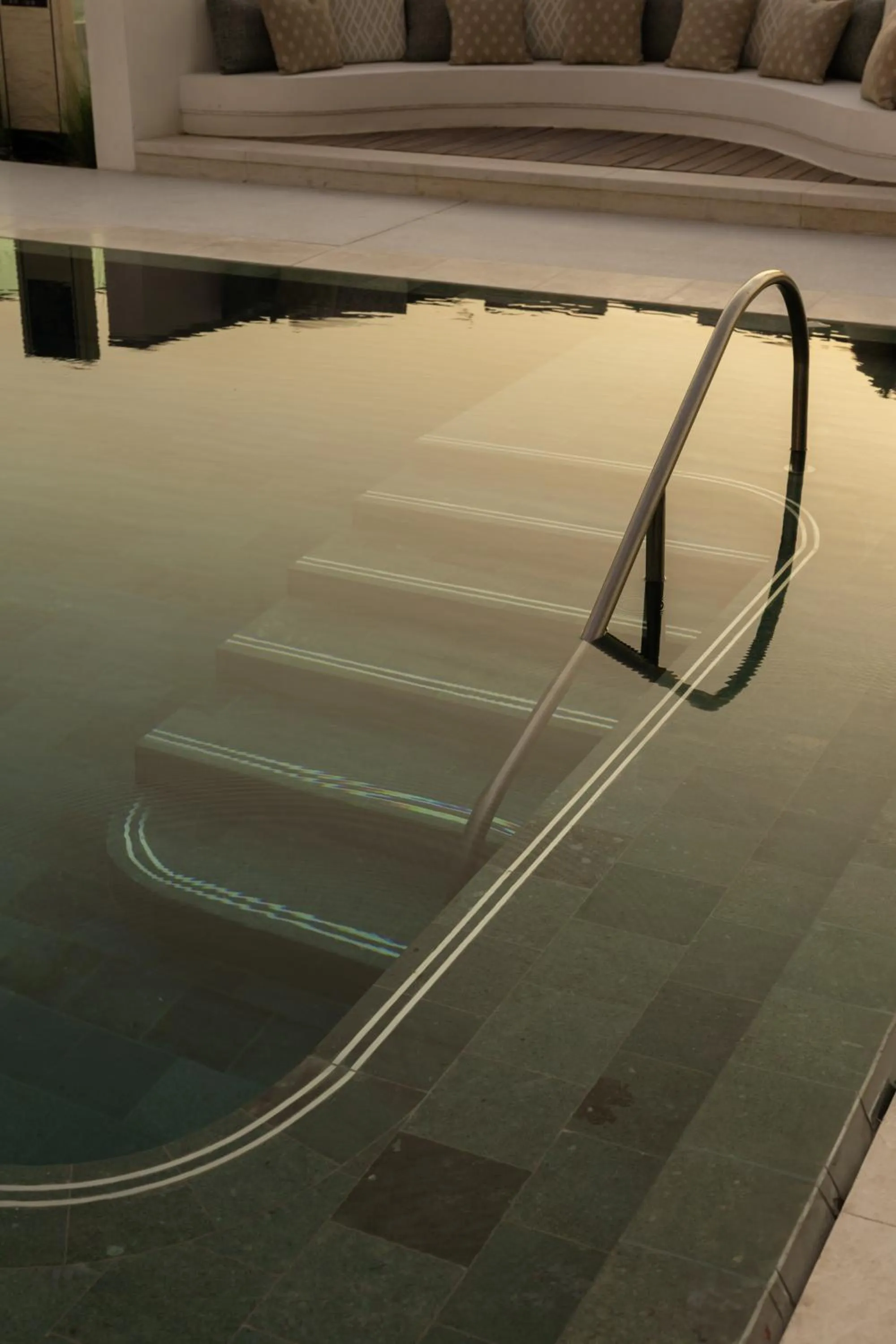 Swimming pool in Rosewood Doha