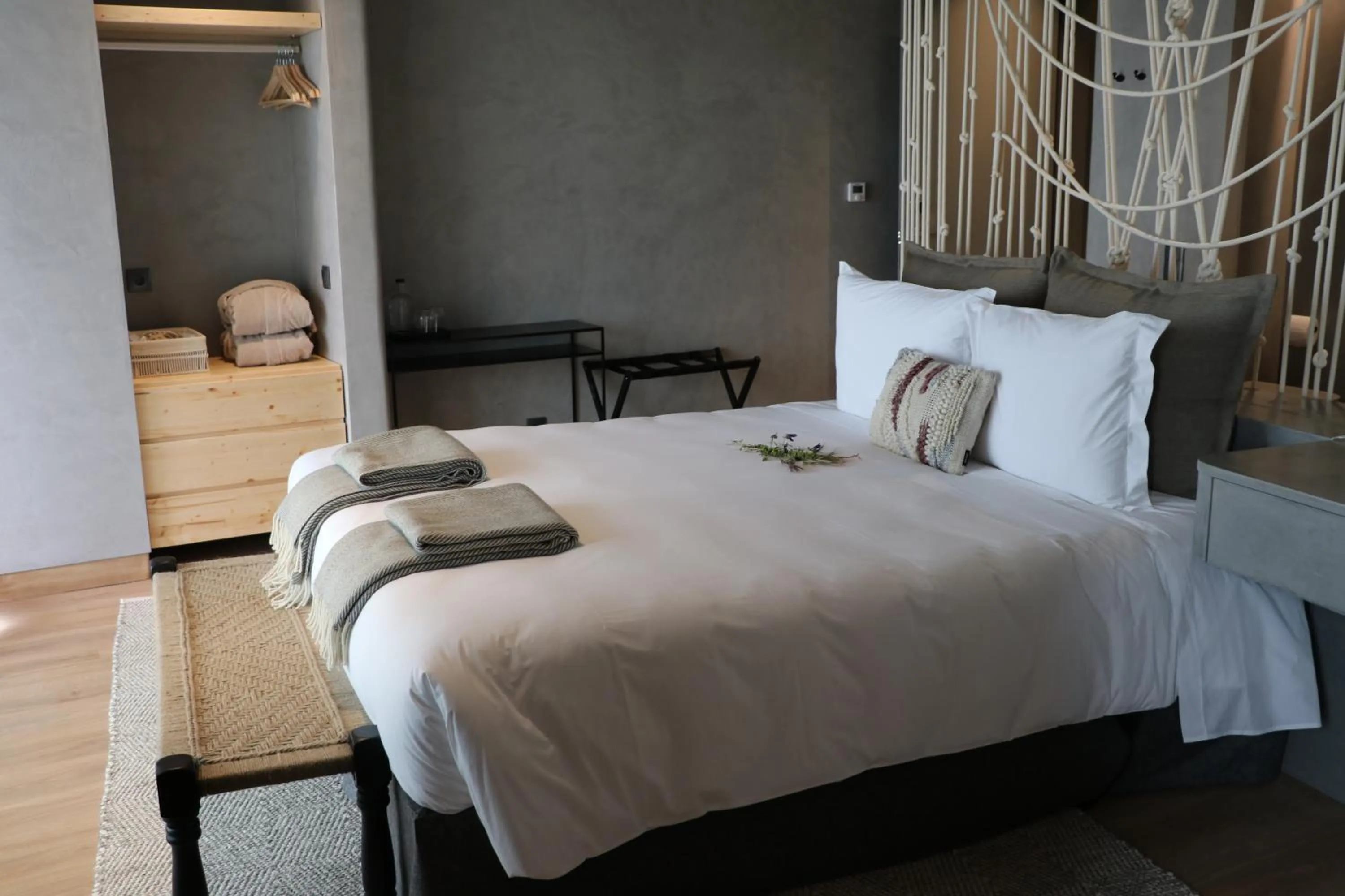 Bedroom, Bed in Santa Cruz - Movement & Nature House