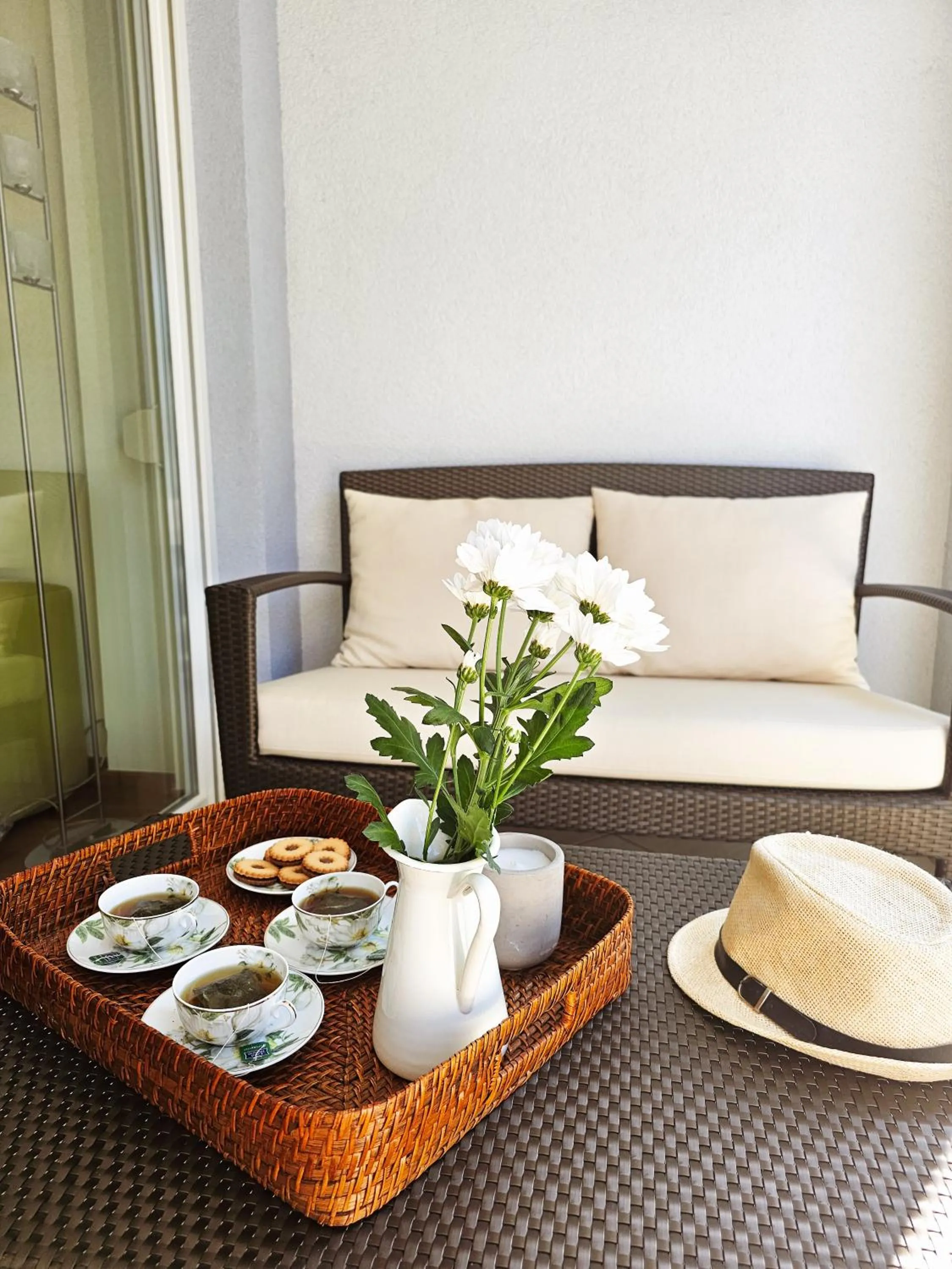 Apartment Mirna, 2-bedroom Apartment, Overlooking the Beach