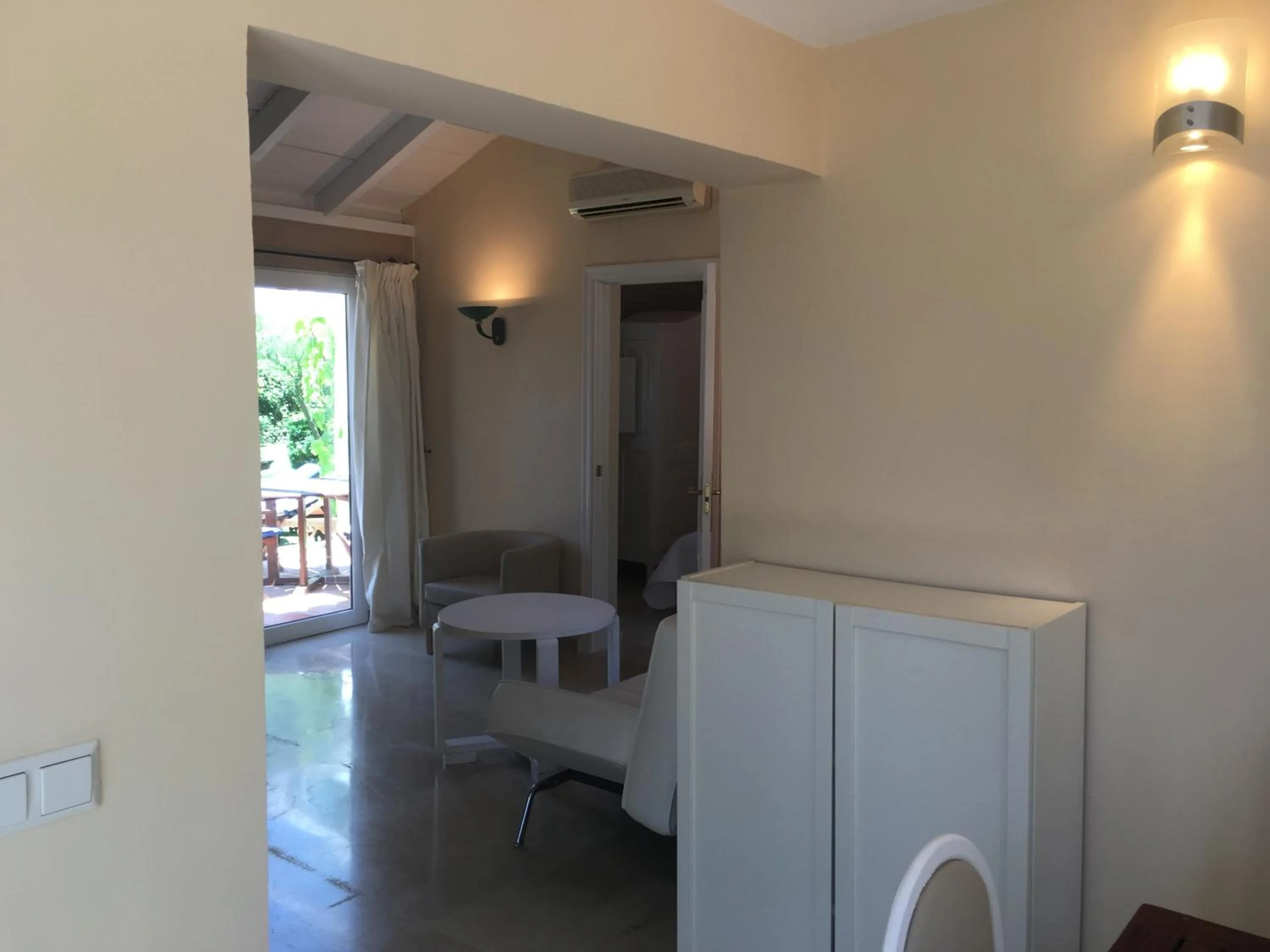 Photo of the whole room in La Perla de Torrenueva