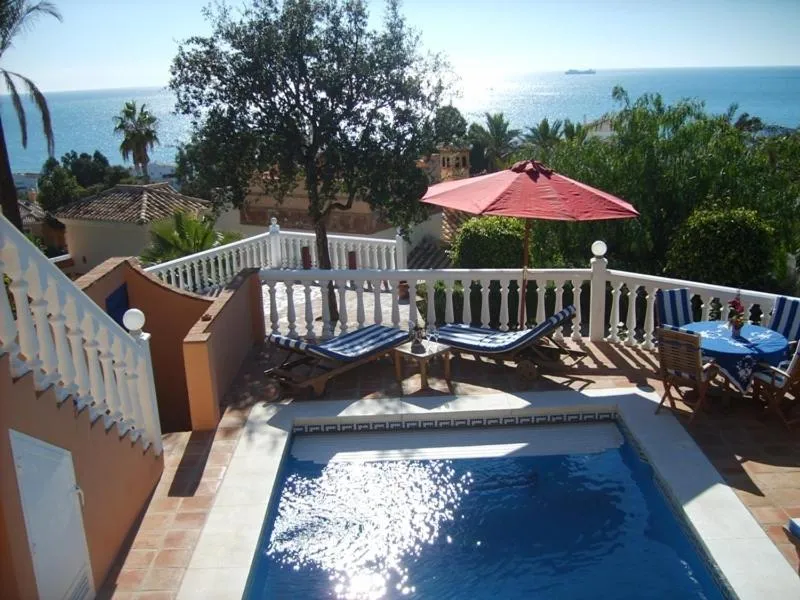 Swimming pool in La Perla de Torrenueva