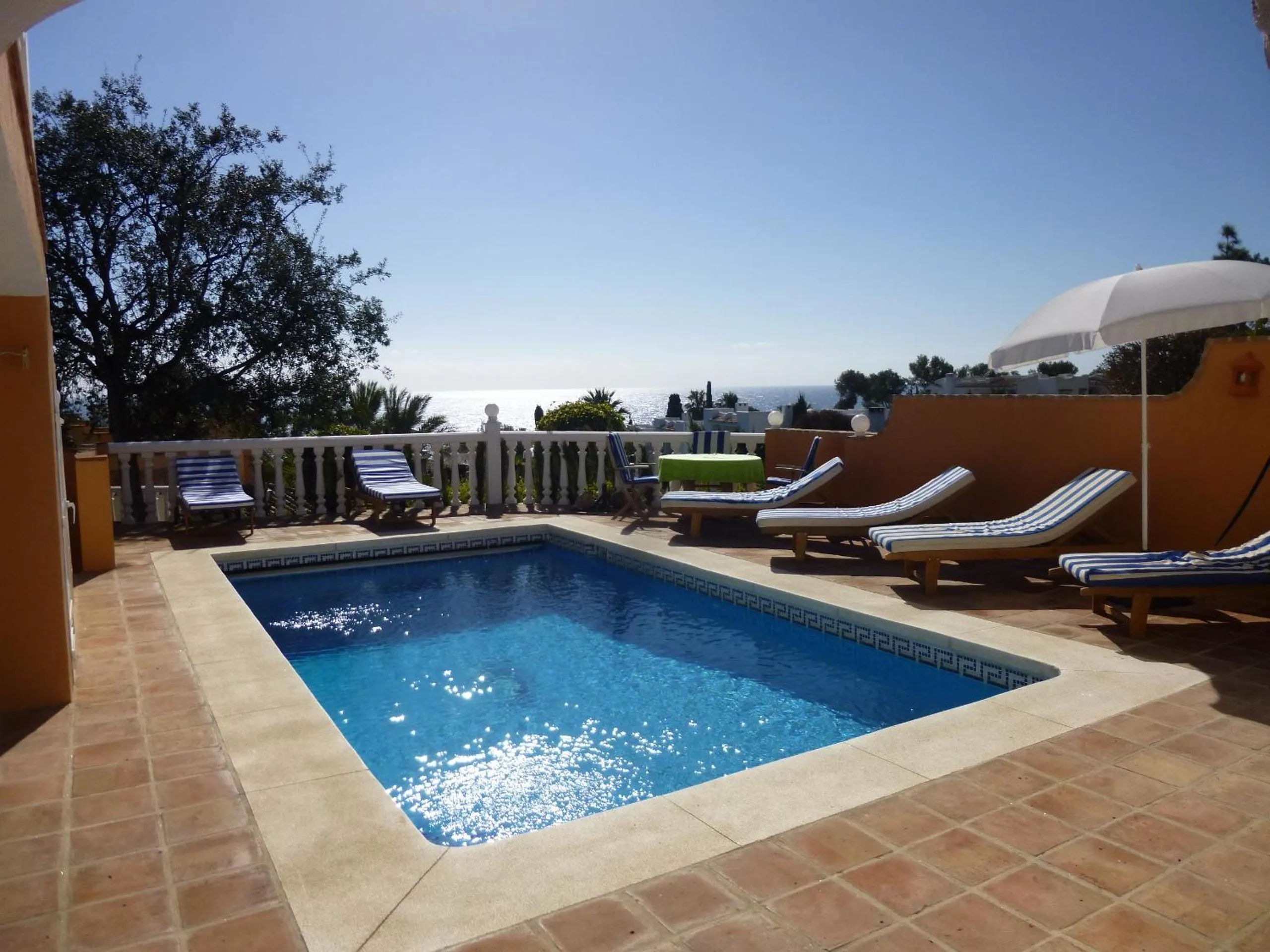 Swimming pool in La Perla de Torrenueva