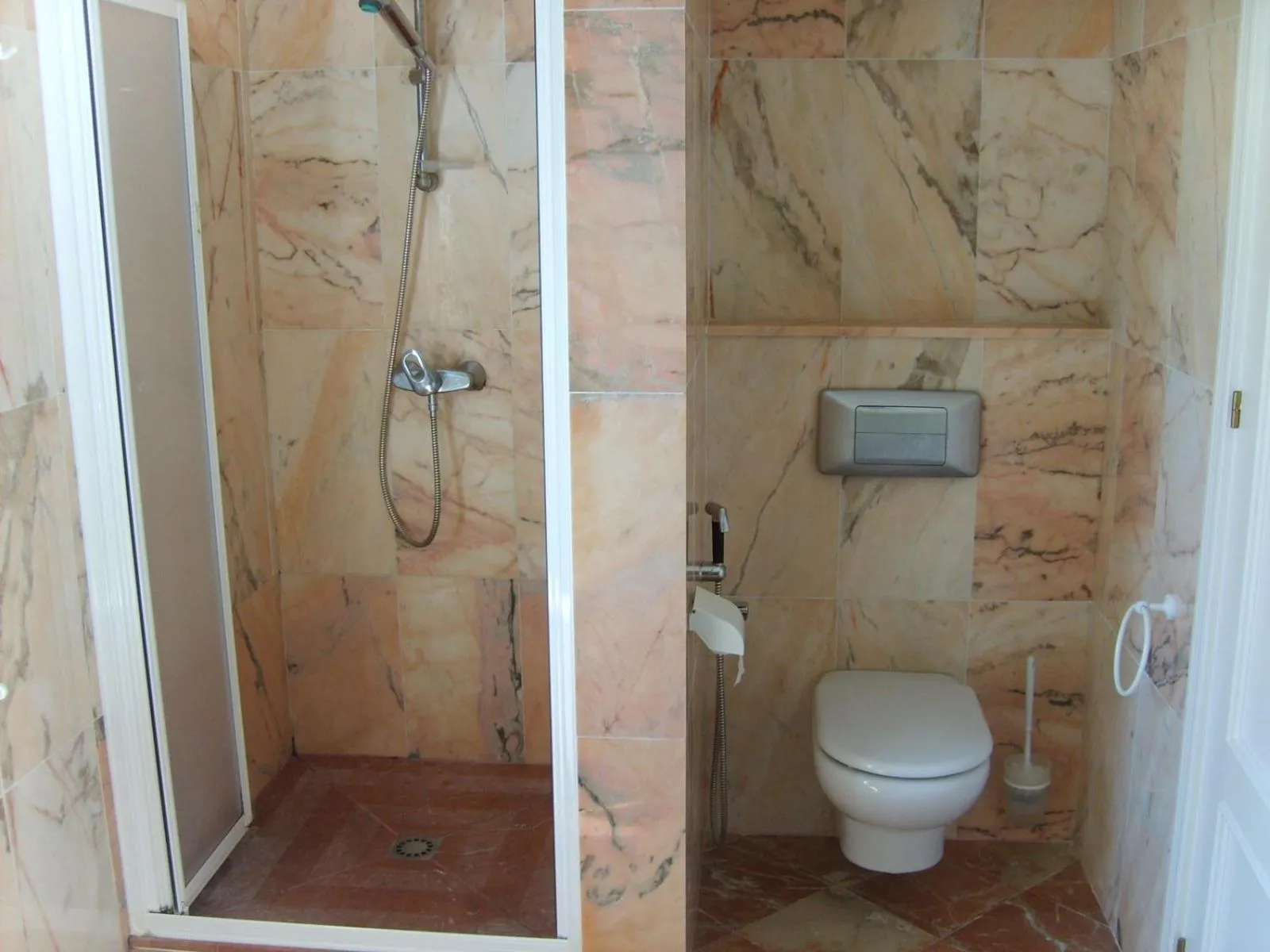 Bathroom in La Perla de Torrenueva