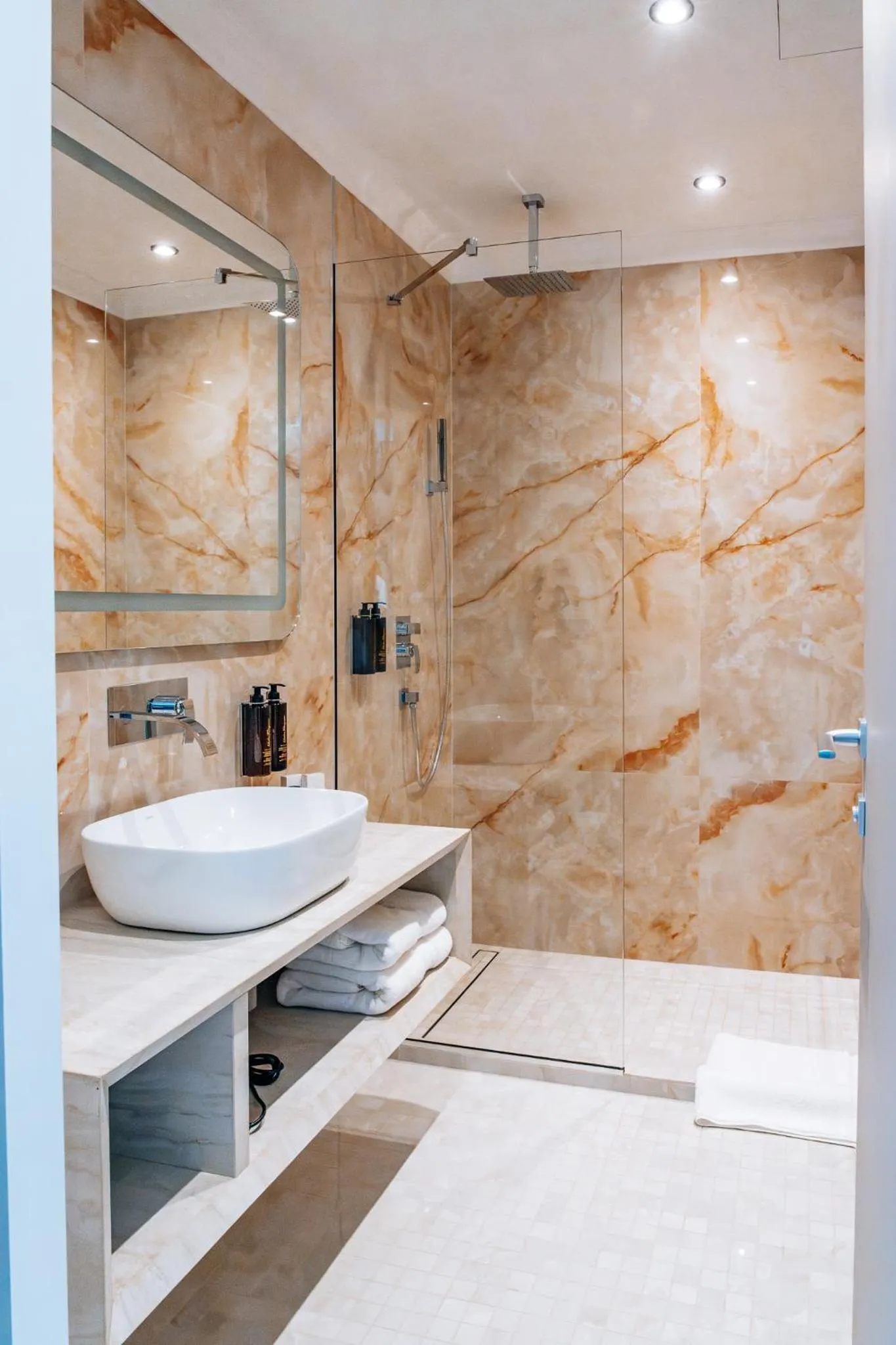 Shower in Sky Airport Hotel