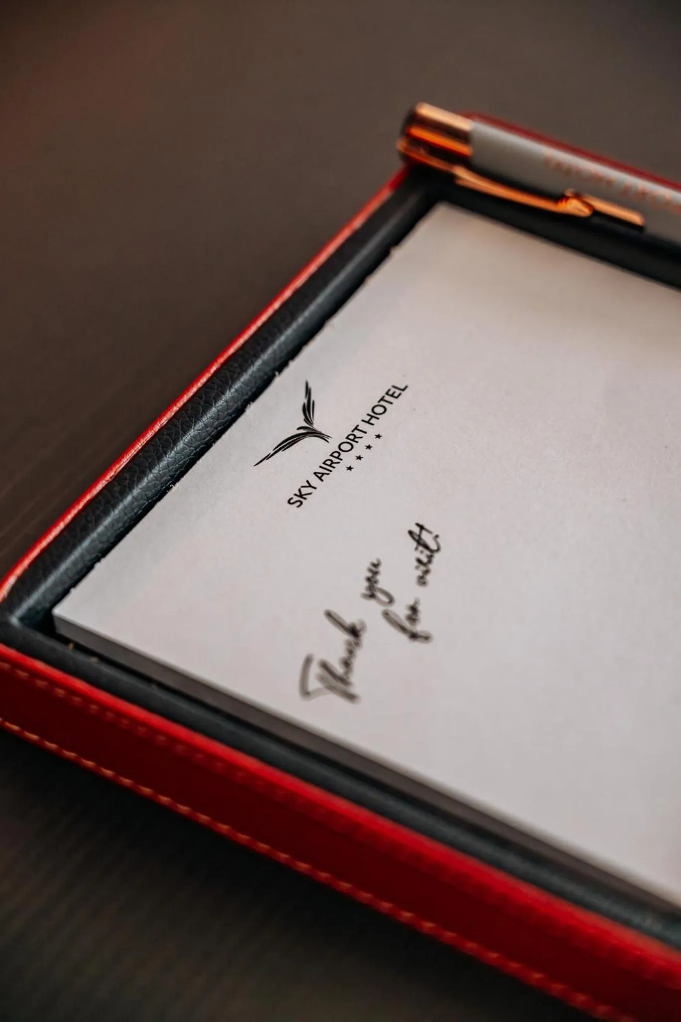 Text overlay in Sky Airport Hotel