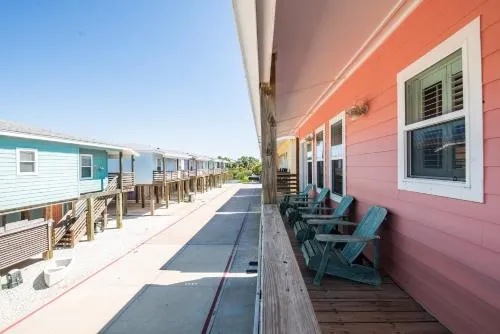 Sandy Coral - Golf Cart Included!