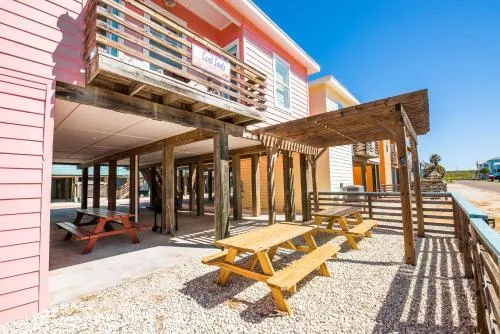 Sandy Coral - Golf Cart Included!