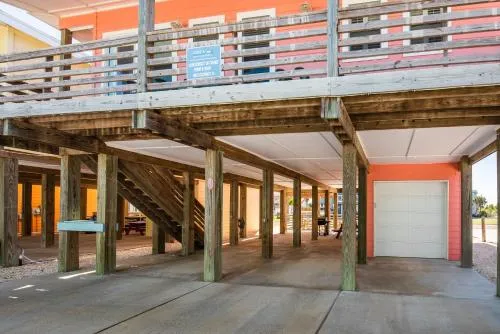 Sandy Coral - Golf Cart Included!