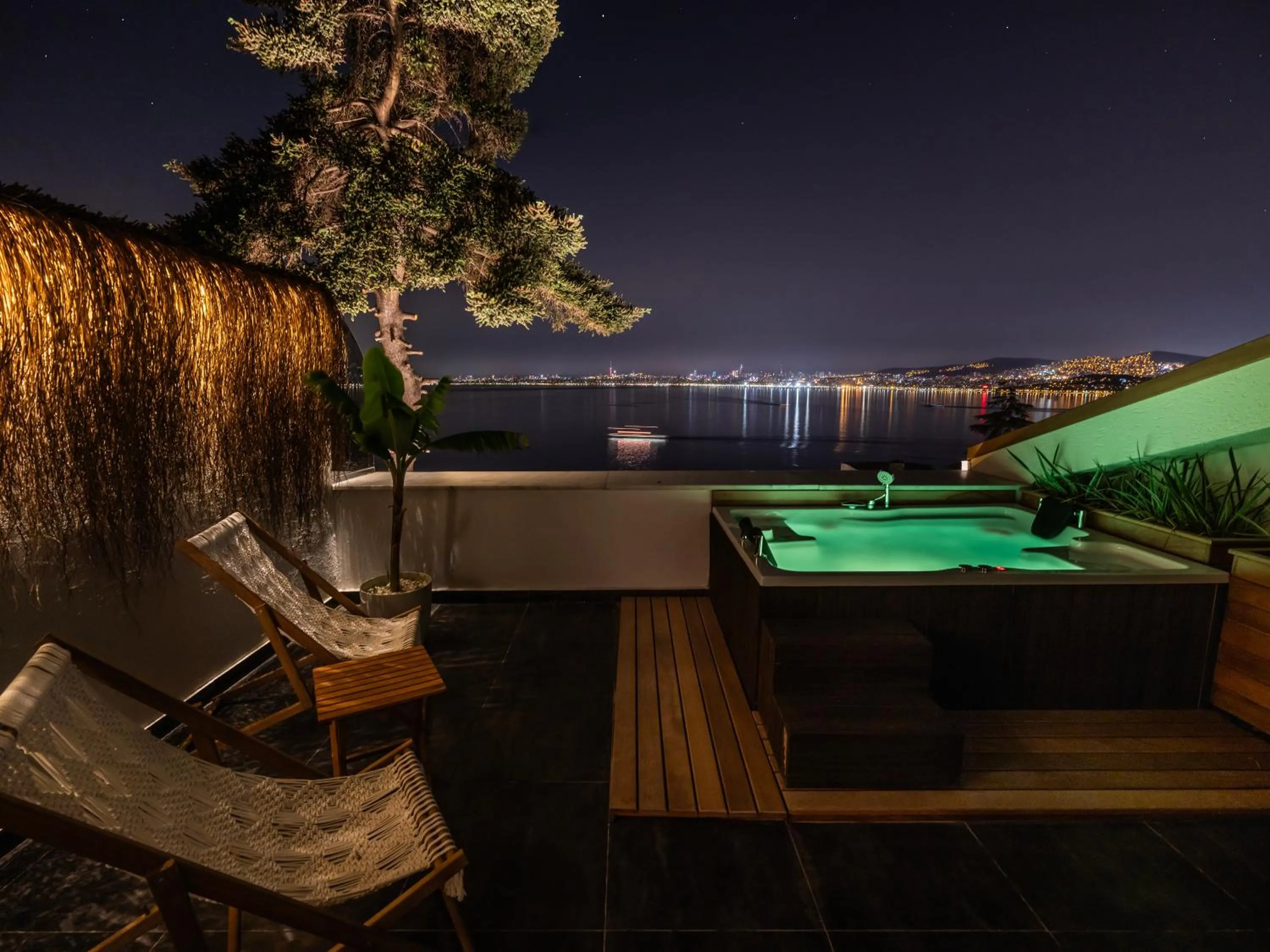 Hot Tub in Hillora Hotel Buyukada