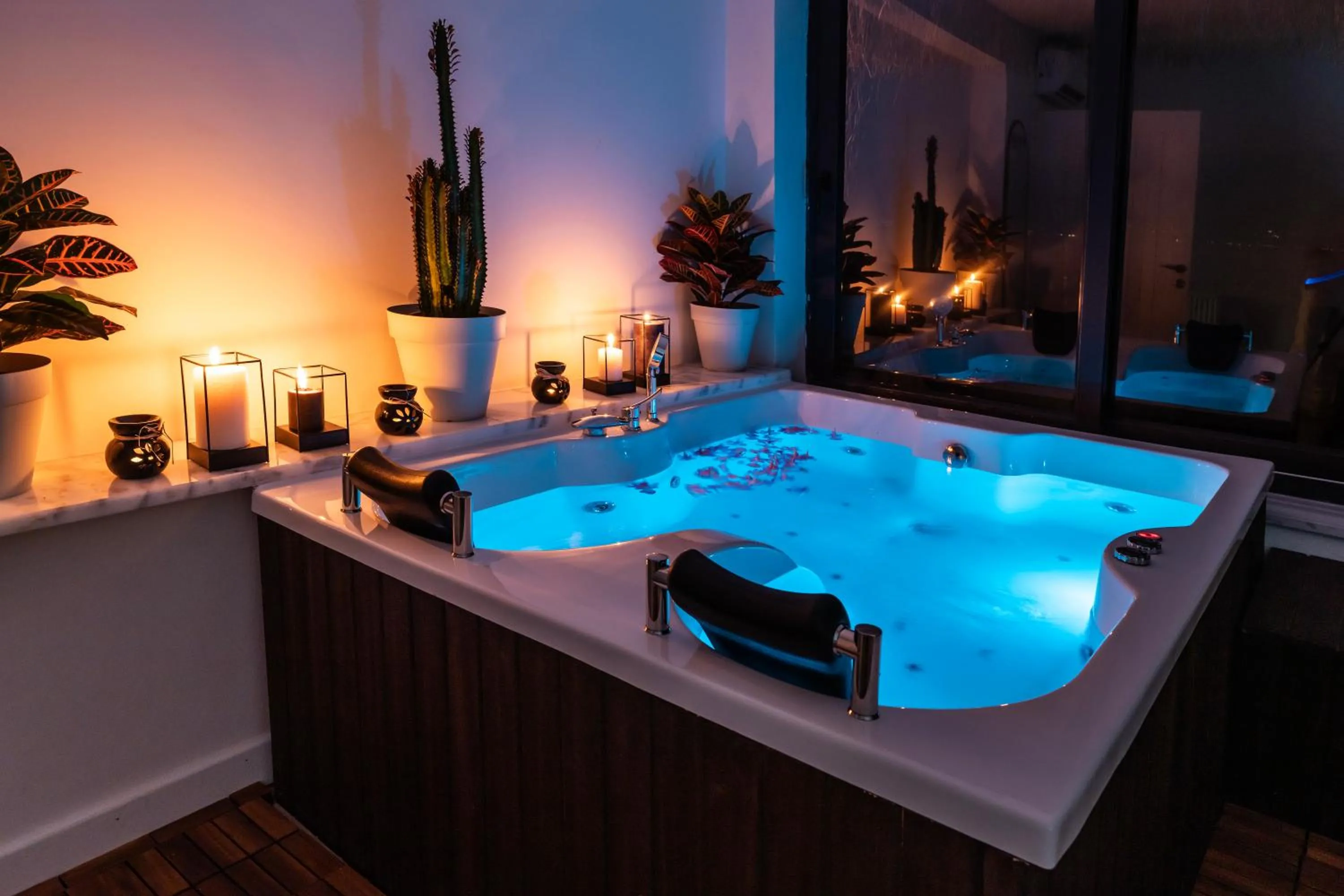 Hot Tub in Hillora Hotel Buyukada