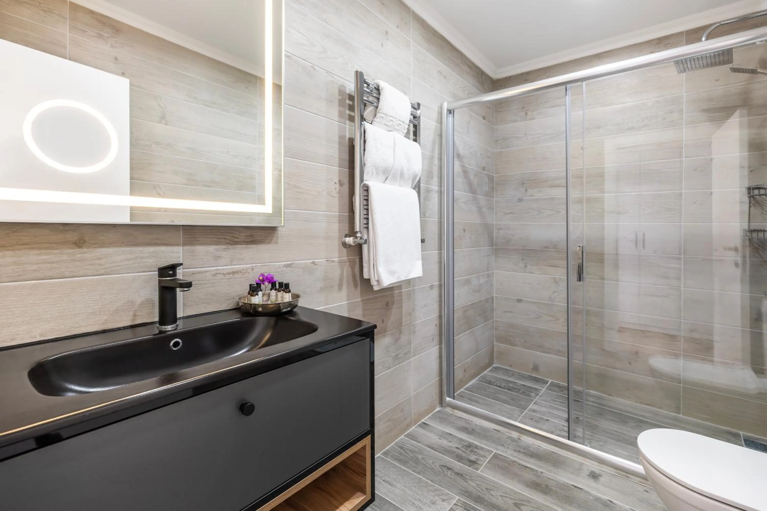 Shower in Hillora Hotel Buyukada