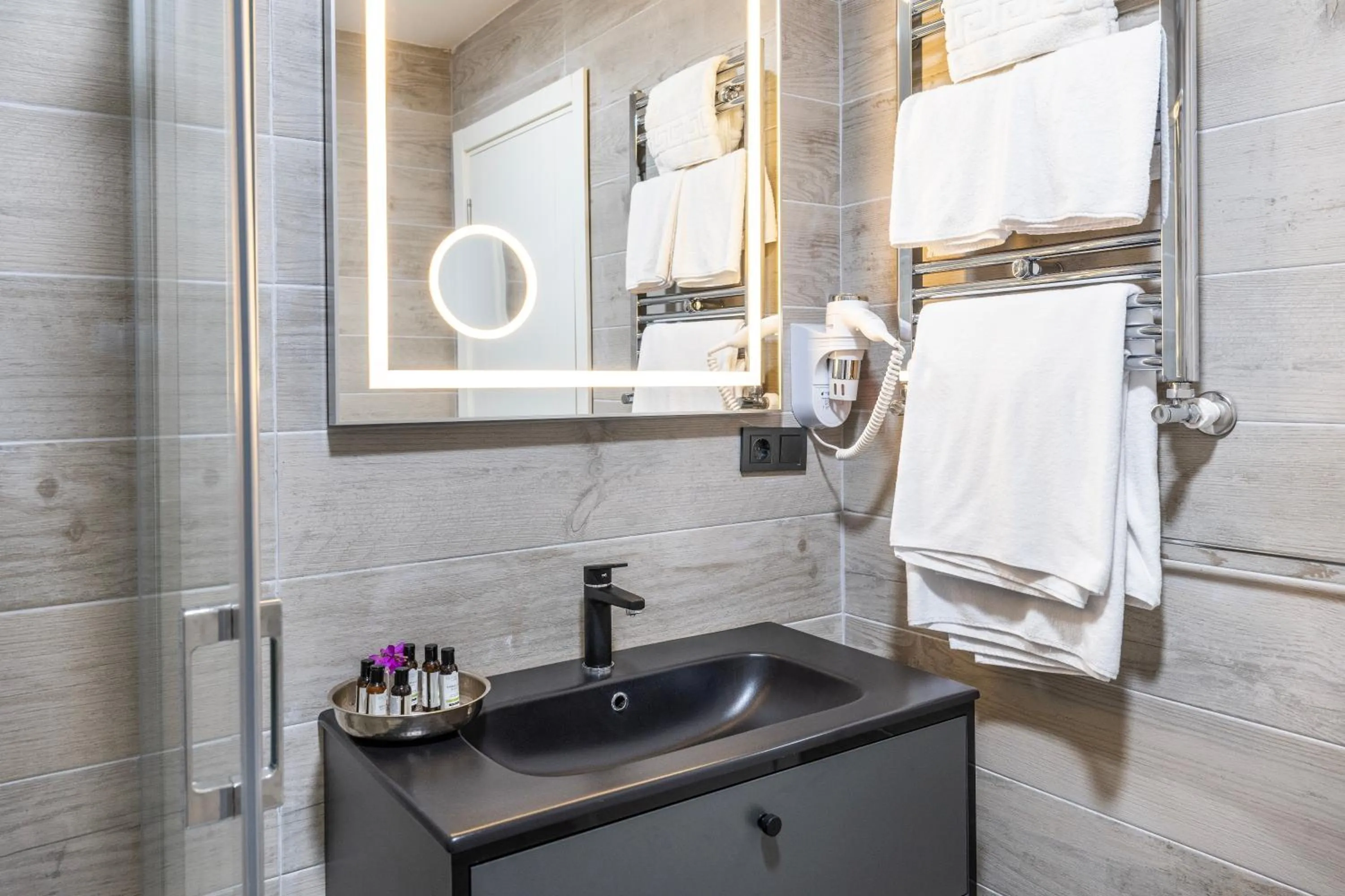 Shower in Hillora Hotel Buyukada