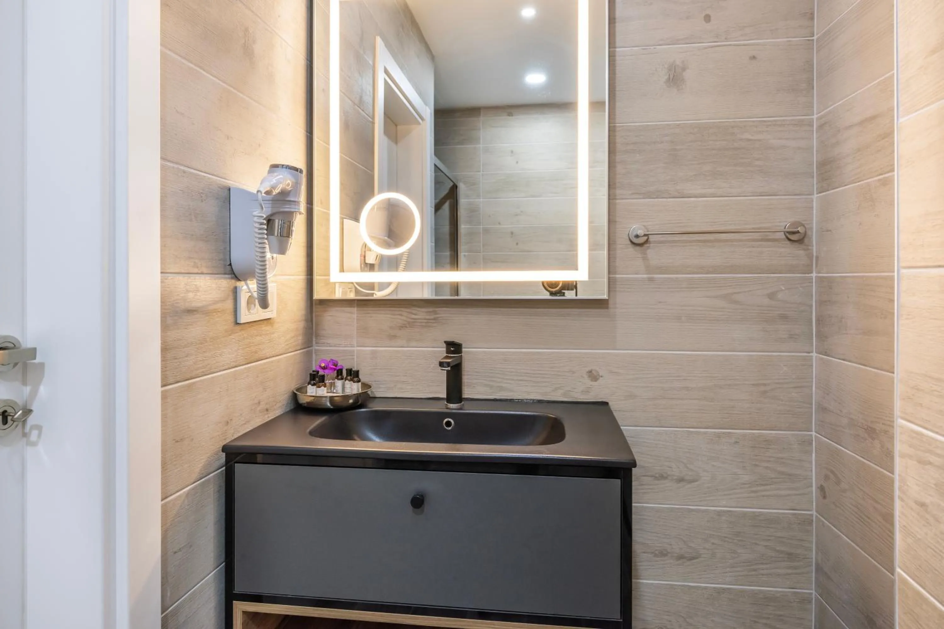 Shower in Hillora Hotel Buyukada