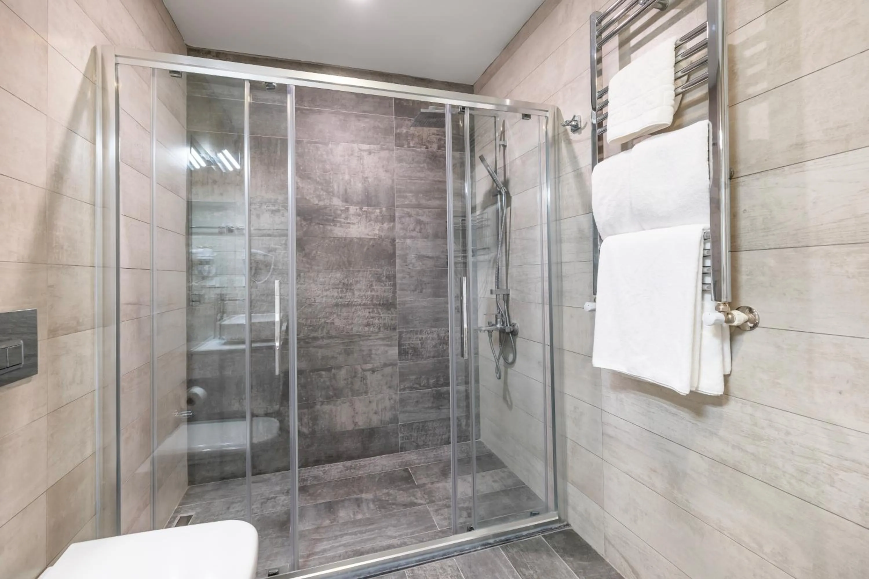 Shower in Hillora Hotel Buyukada