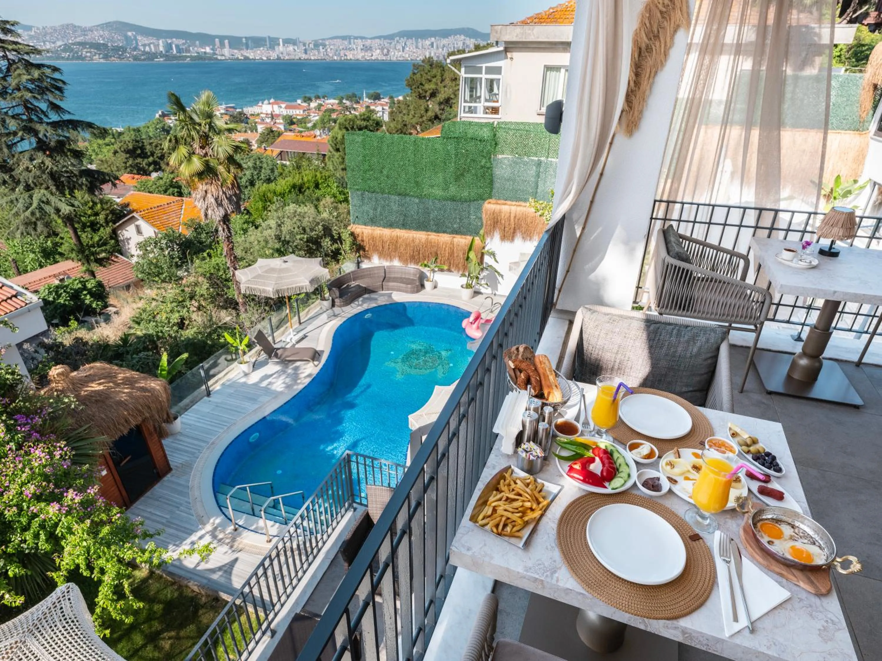 Restaurant/places to eat in Hillora Hotel Buyukada