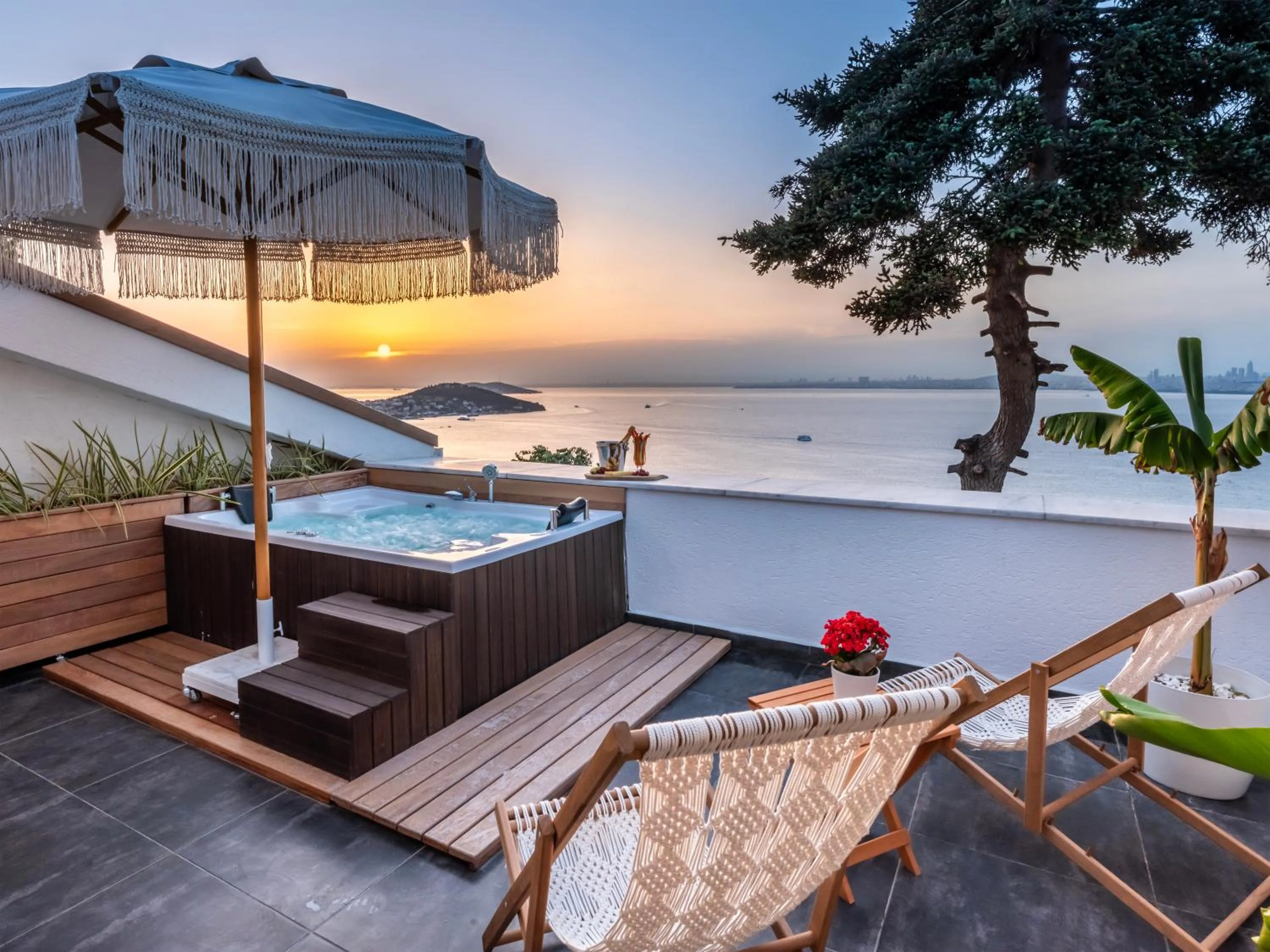 Hot Tub in Hillora Hotel Buyukada