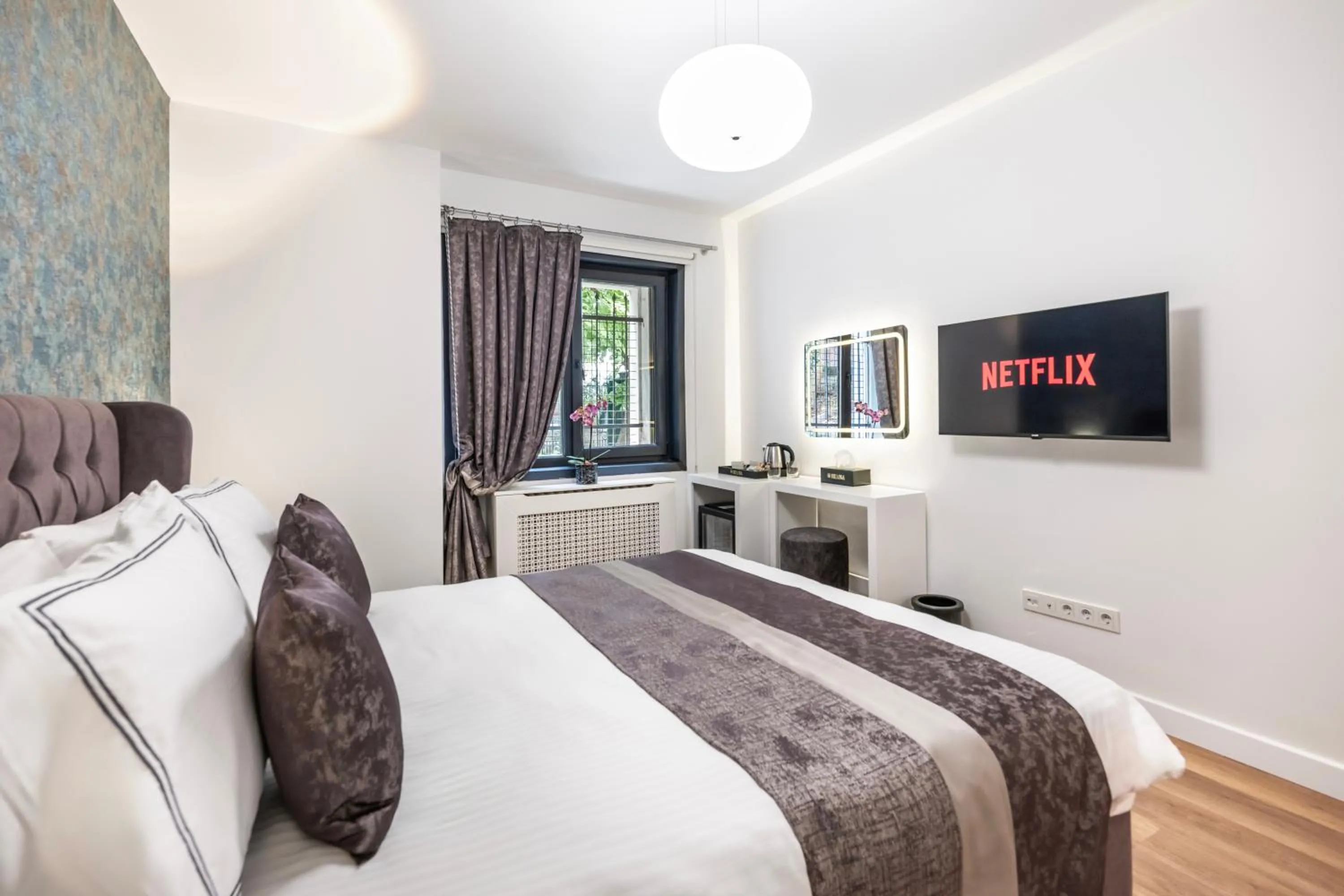 TV and multimedia, Bed in Hillora Hotel Buyukada