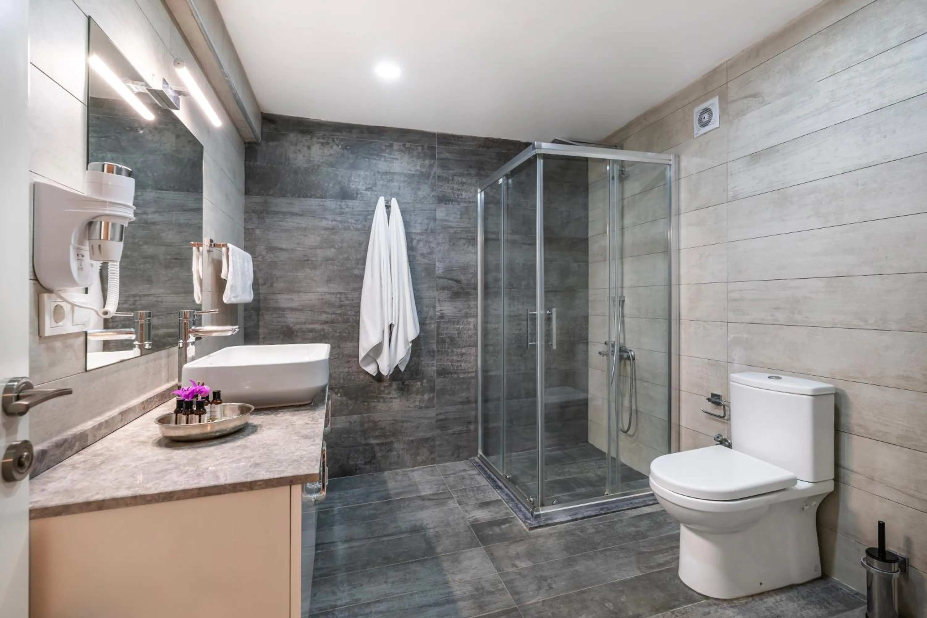 Shower in Hillora Hotel Buyukada