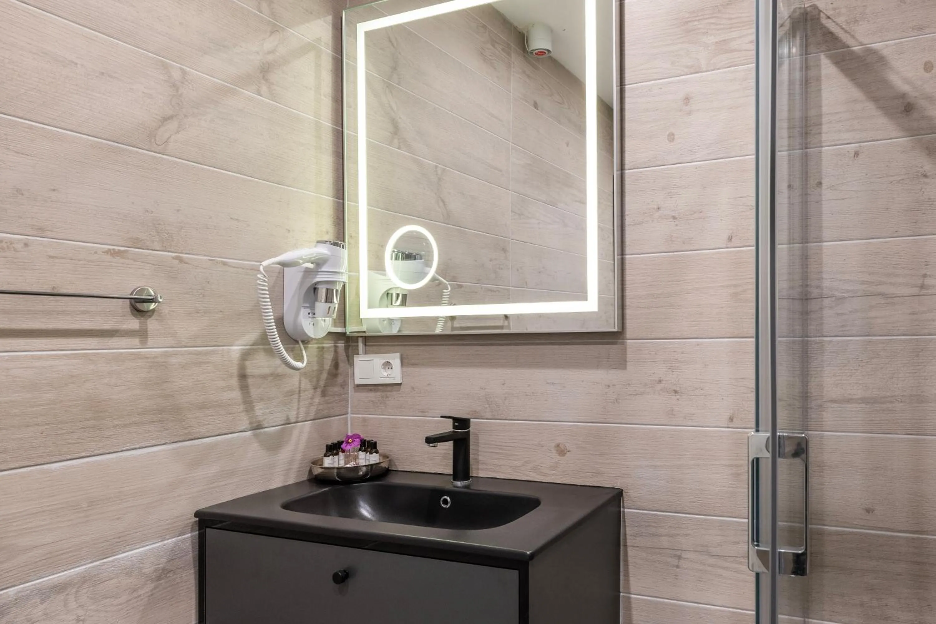 Shower in Hillora Hotel Buyukada