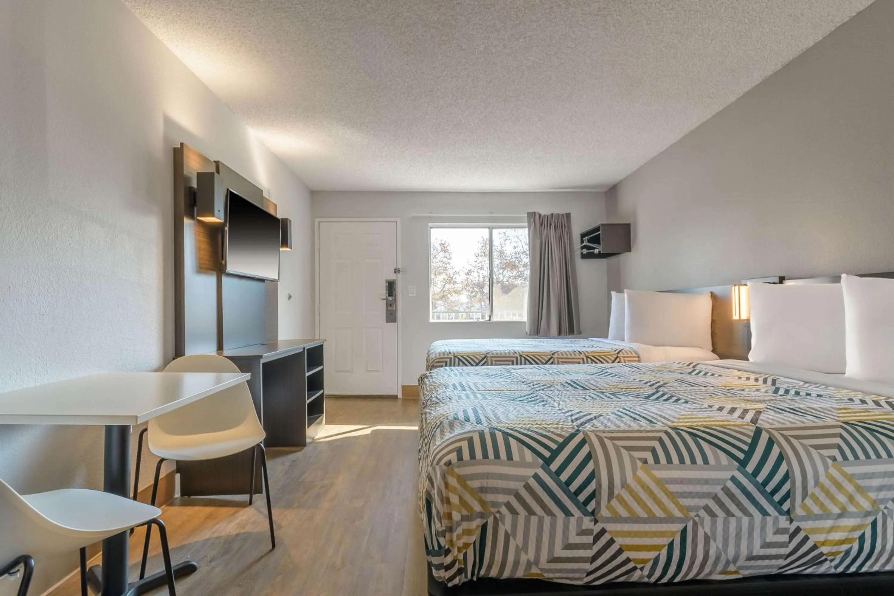 Bedroom, Bed in Studio 6 Hayward, CA Silicon Valley Gateway