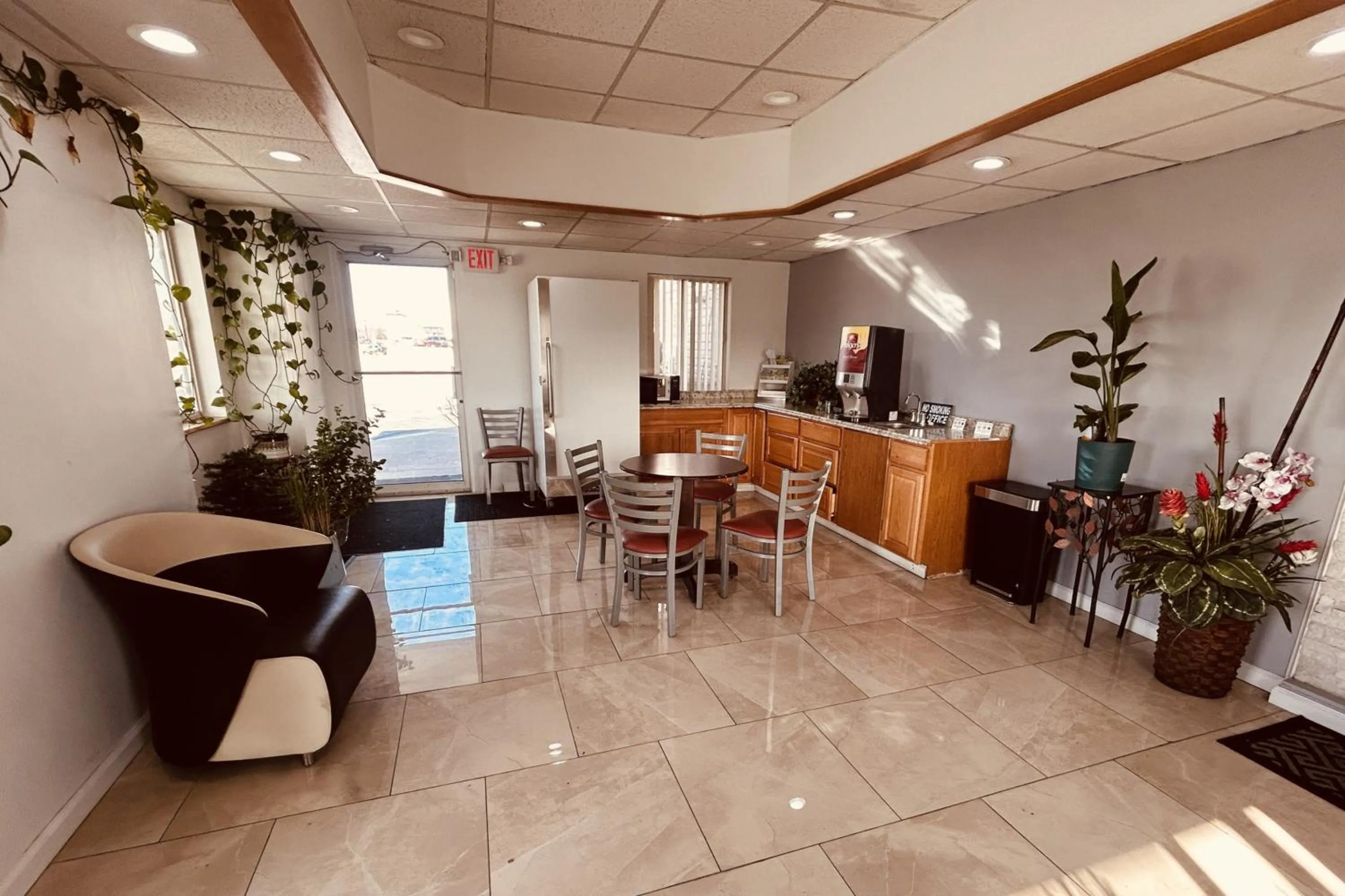 Seating area in Residential Suites Blue Springs by Hotel O I 70