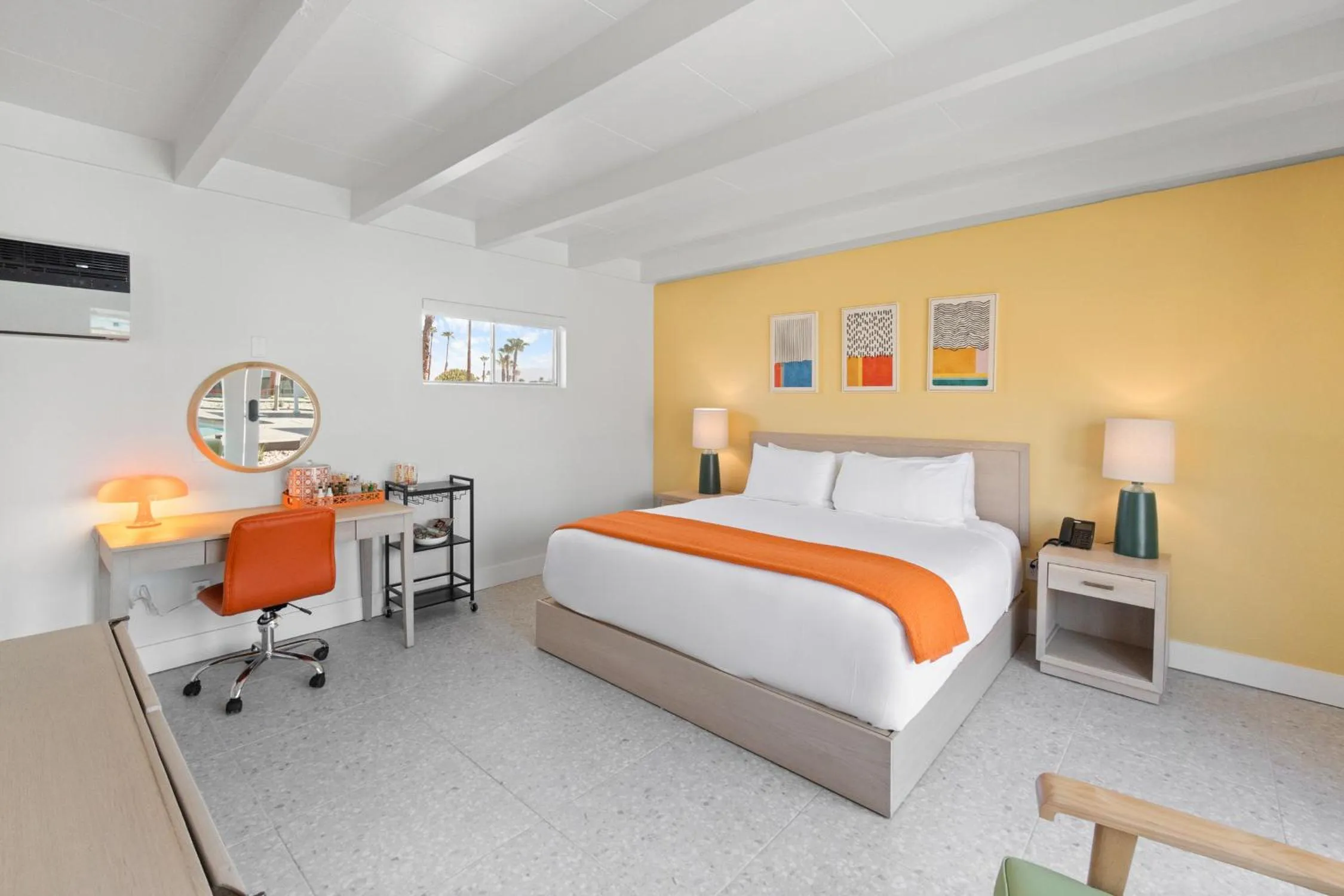 TV and multimedia, Bed in Mojave Resort - Adults Only