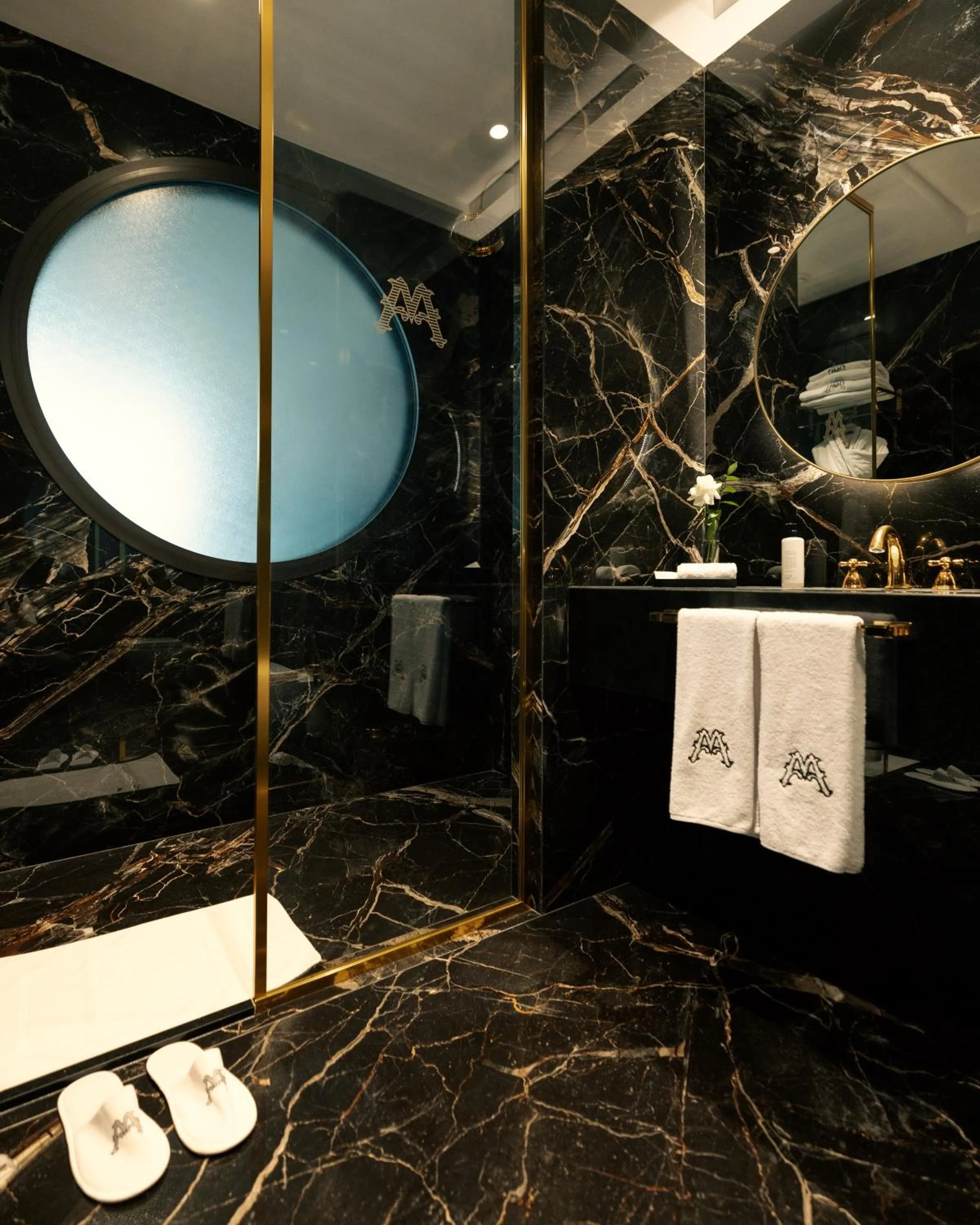 Shower in Marly Boutique Hôtel