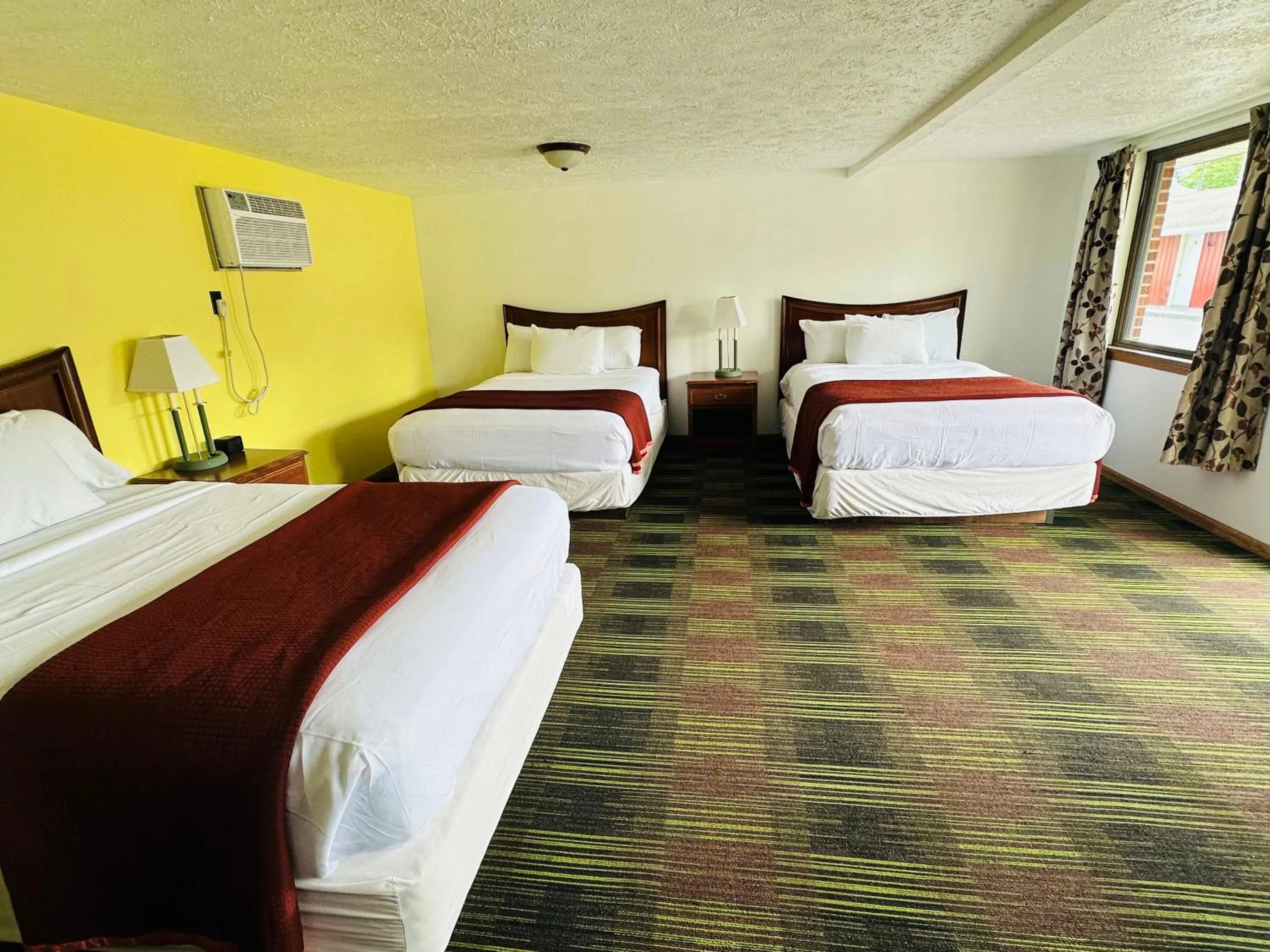 Bed in Quality Lodge