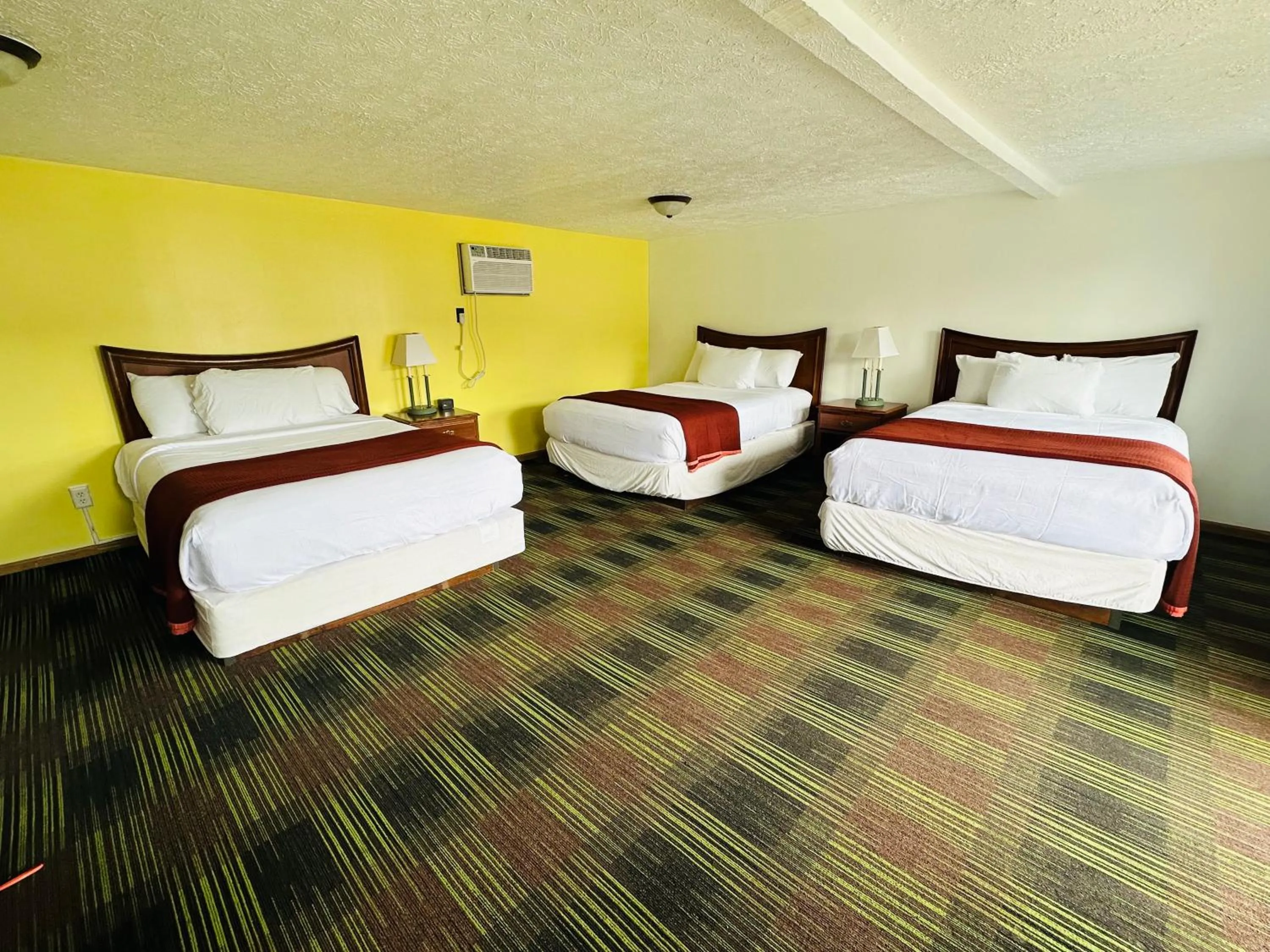 Bed in Quality Lodge