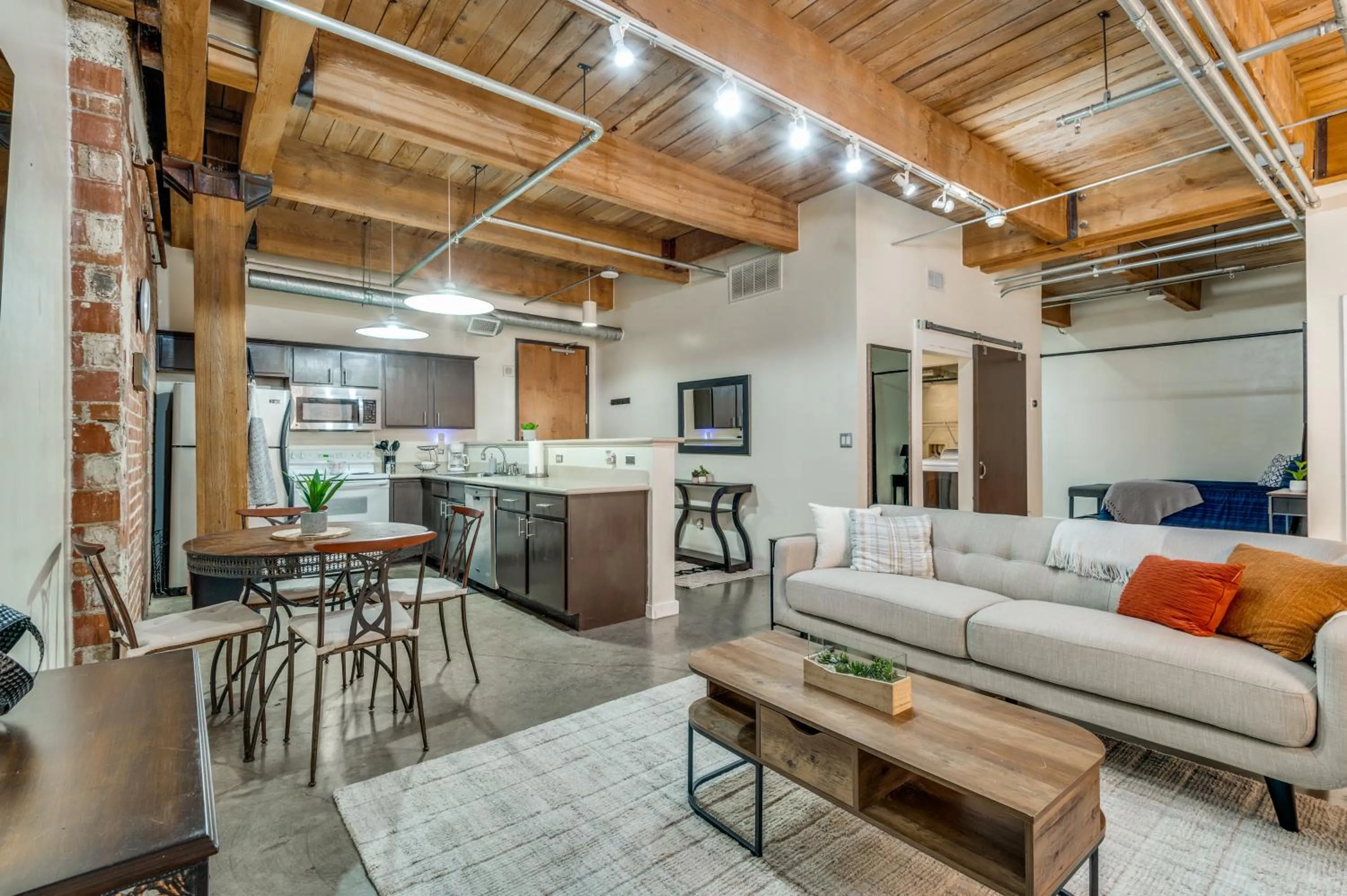 Downtown Dallas Condo - 2BR 1BA