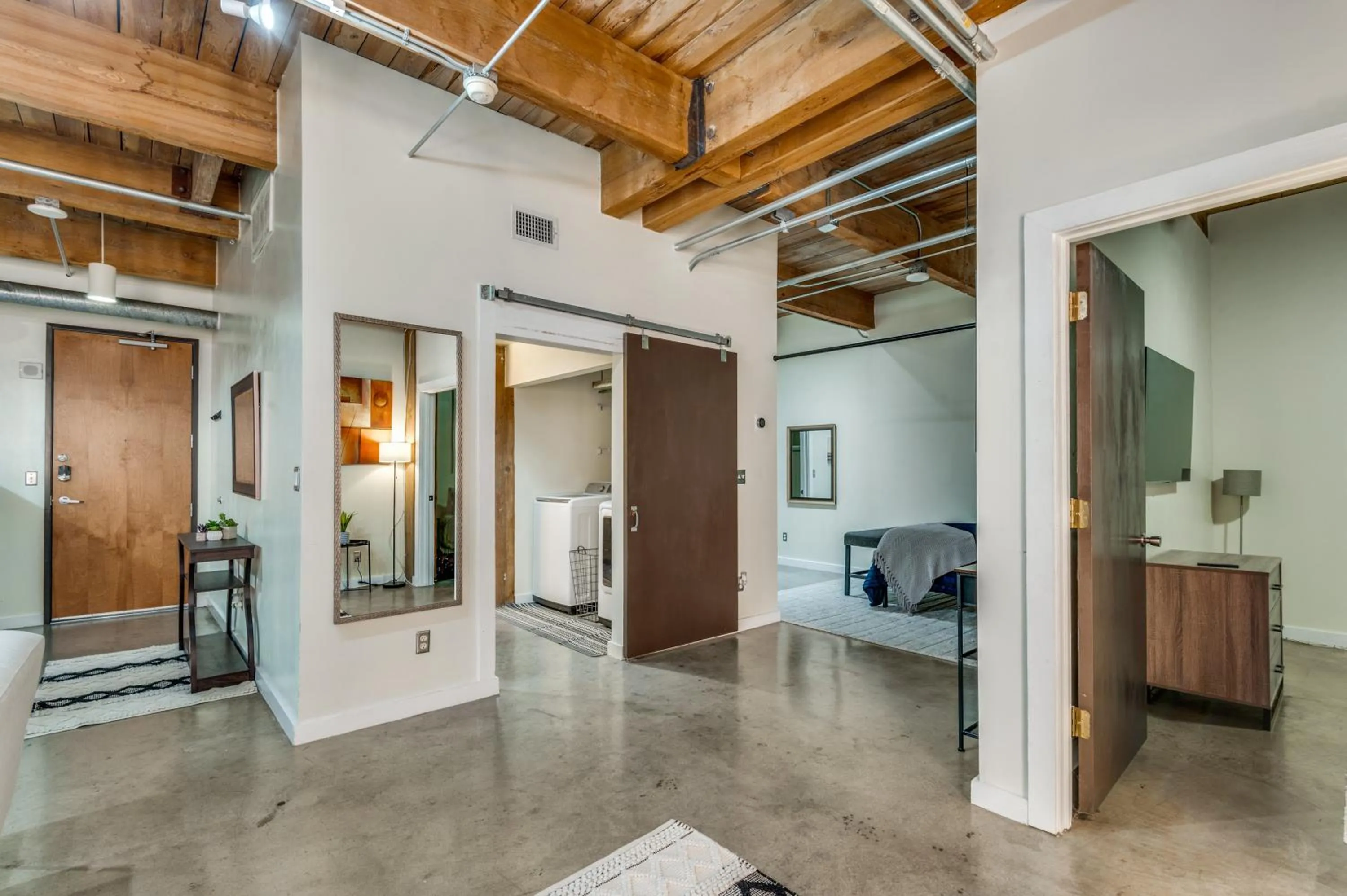 Downtown Dallas Condo - 2BR 1BA