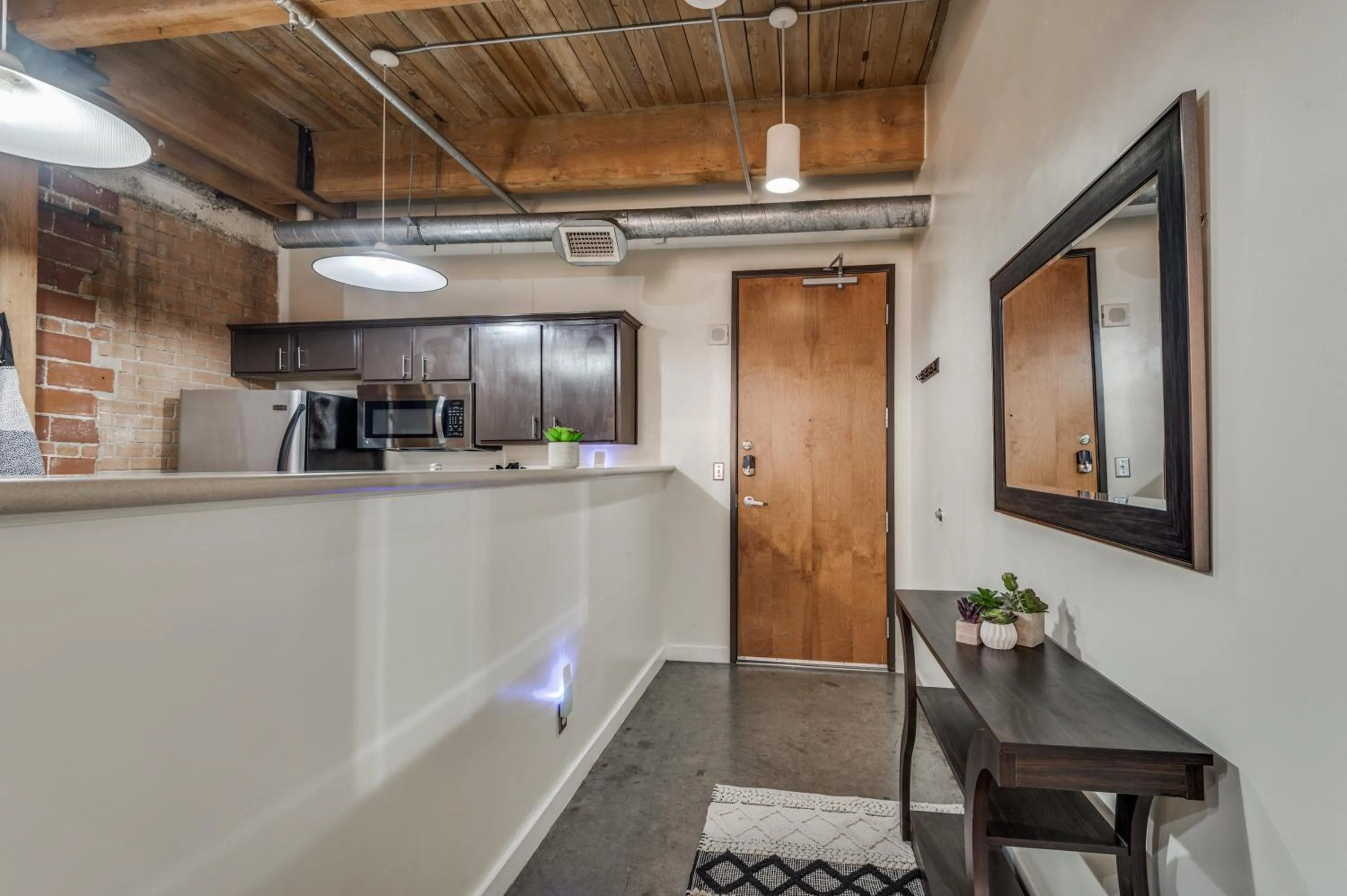 Downtown Dallas Condo - 2BR 1BA