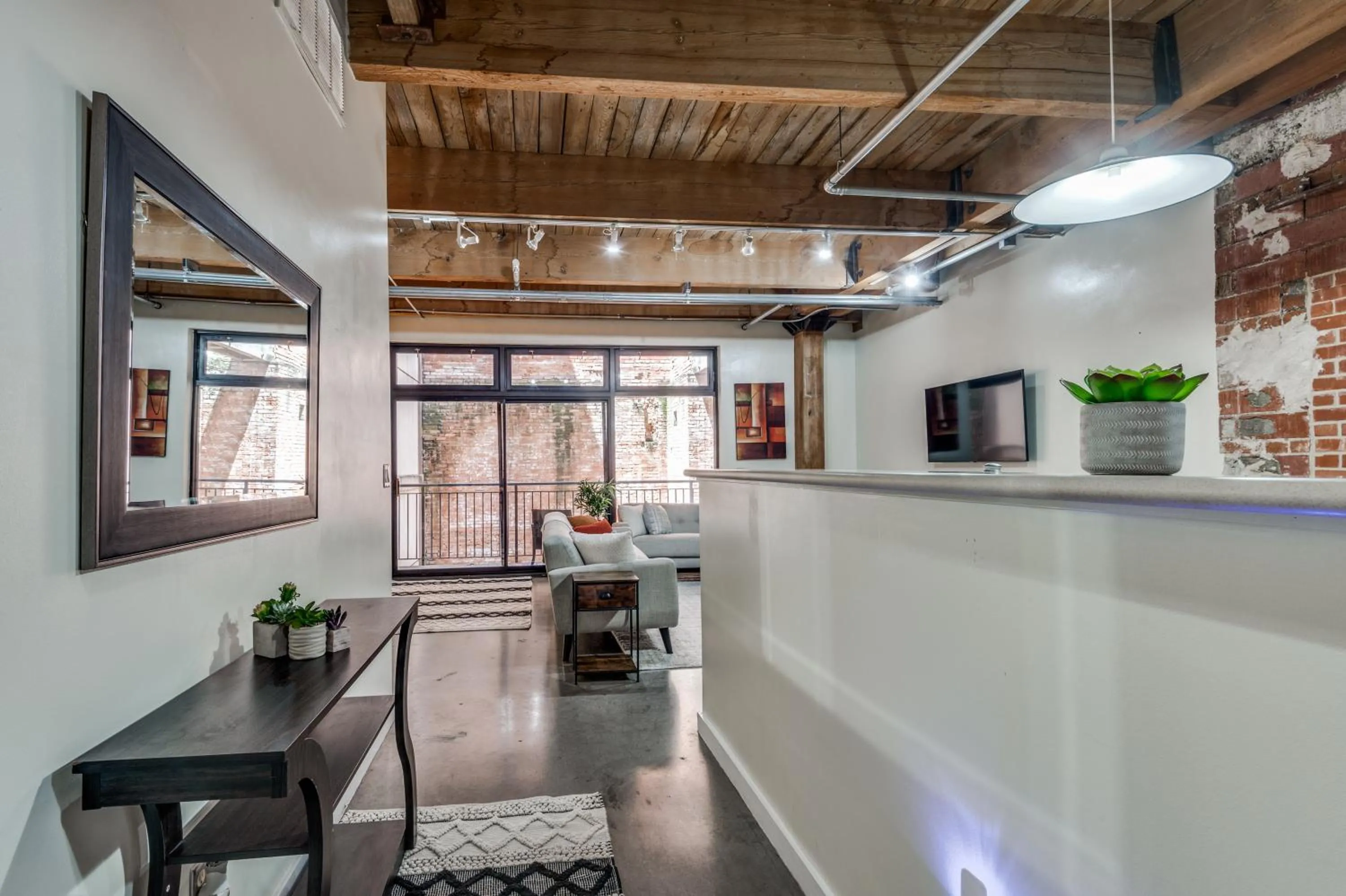 Downtown Dallas Condo - 2BR 1BA