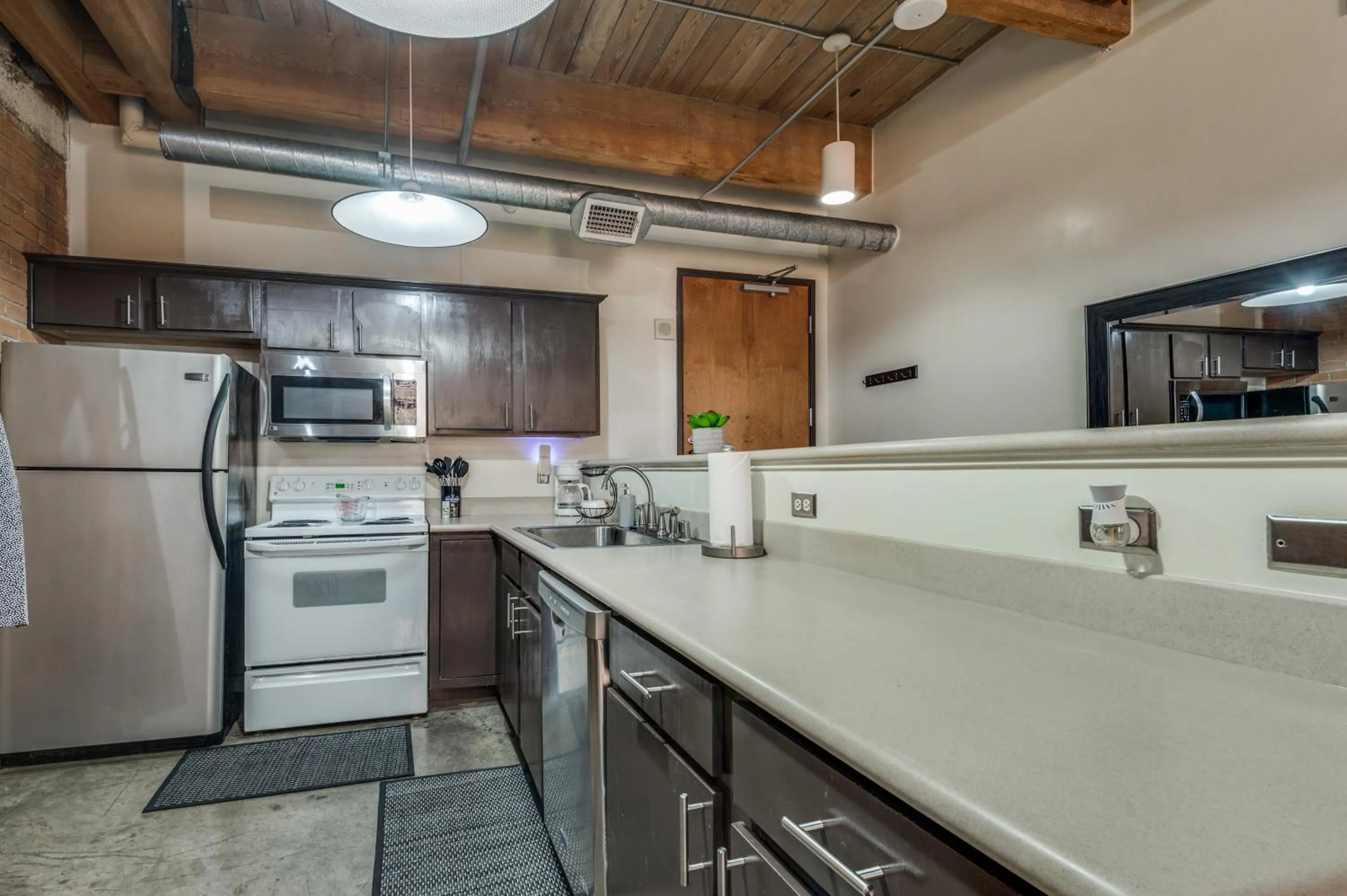 Downtown Dallas Condo - 2BR 1BA