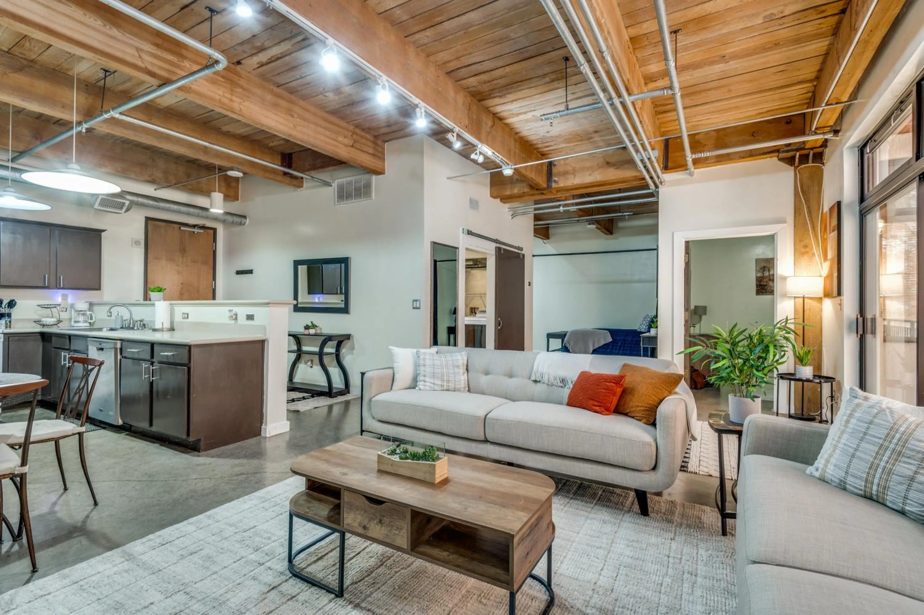 Downtown Dallas Condo - 2BR 1BA