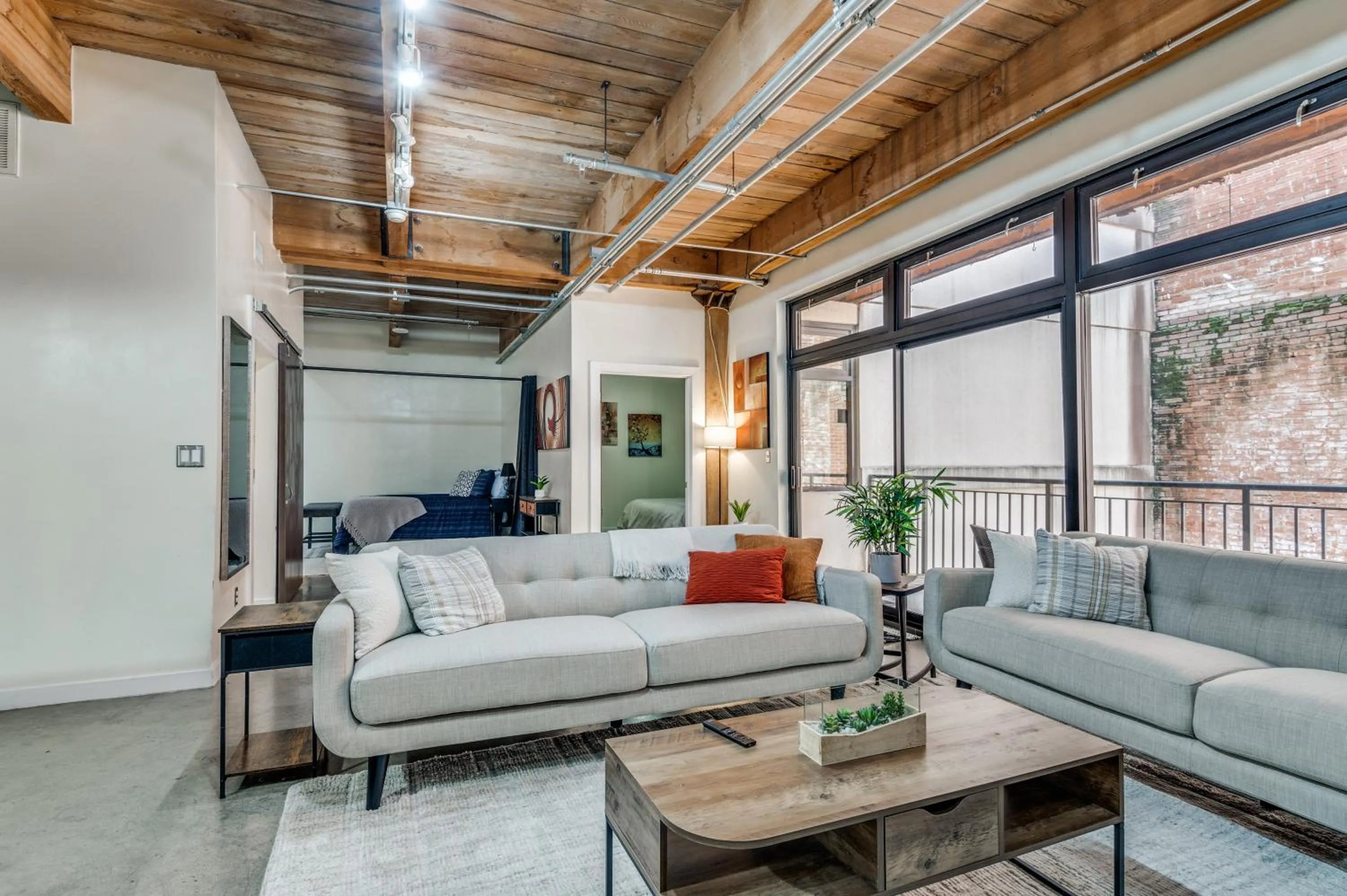 Downtown Dallas Condo - 2BR 1BA