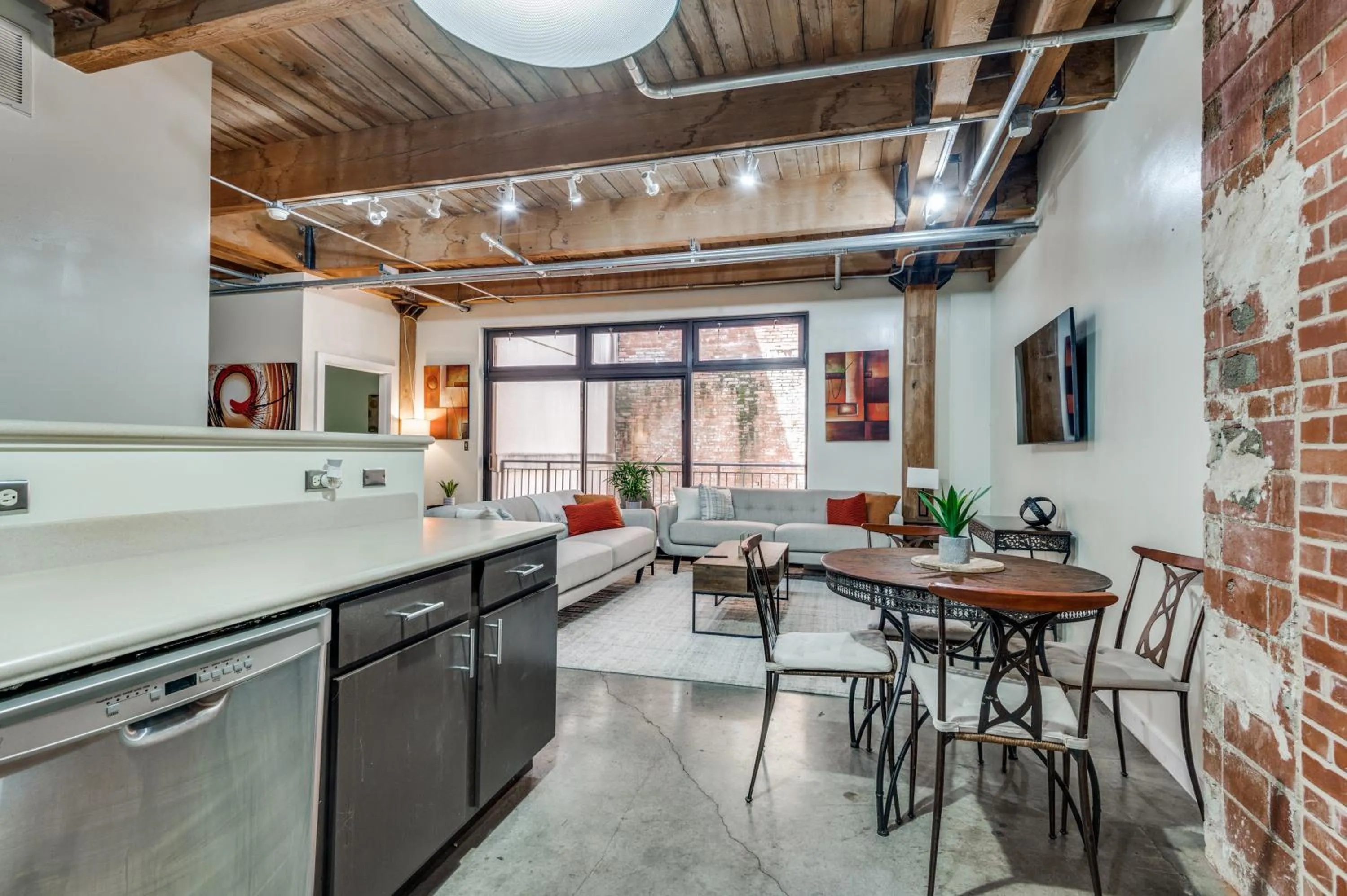 Downtown Dallas Condo - 2BR 1BA