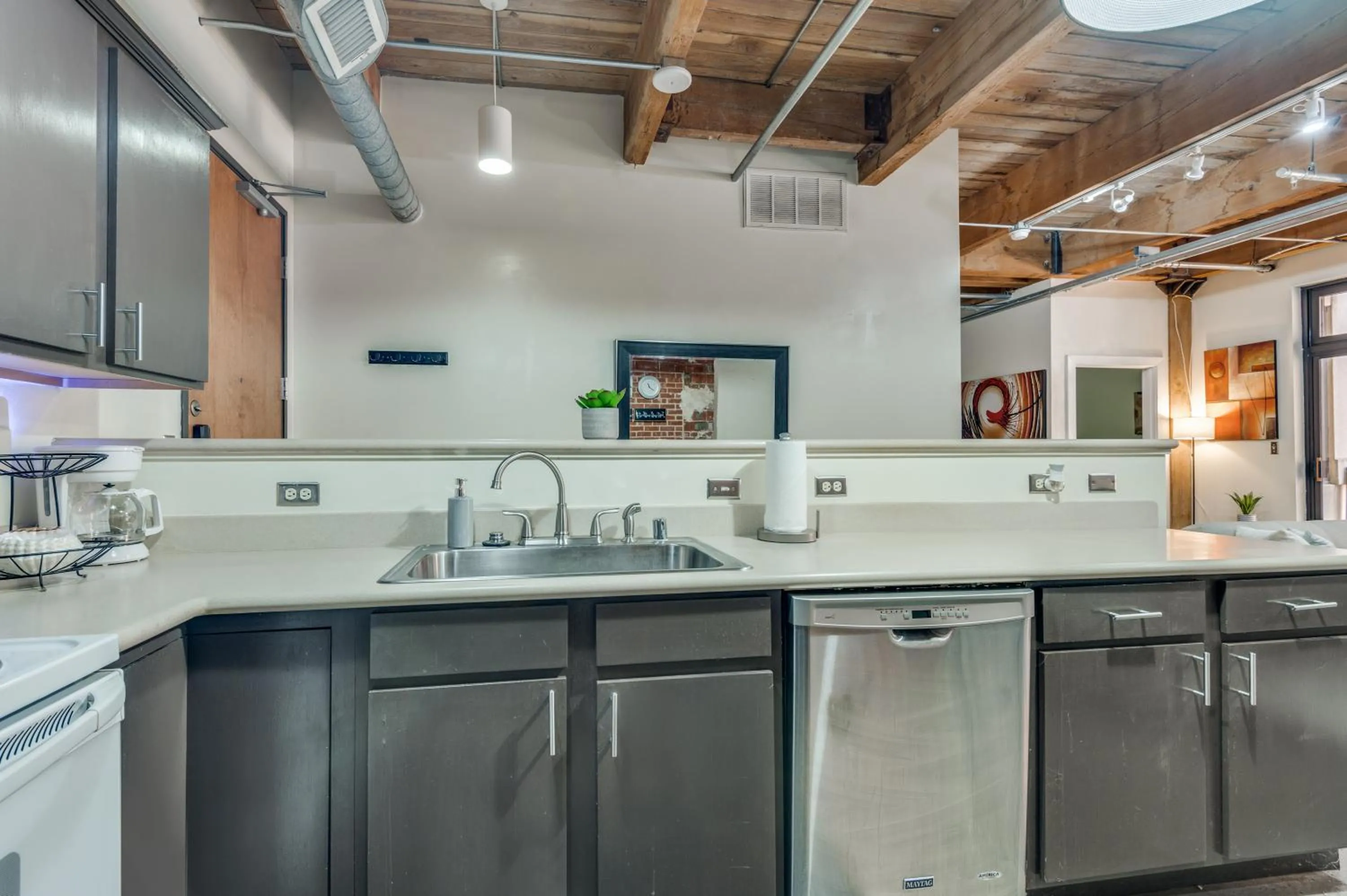 Downtown Dallas Condo - 2BR 1BA