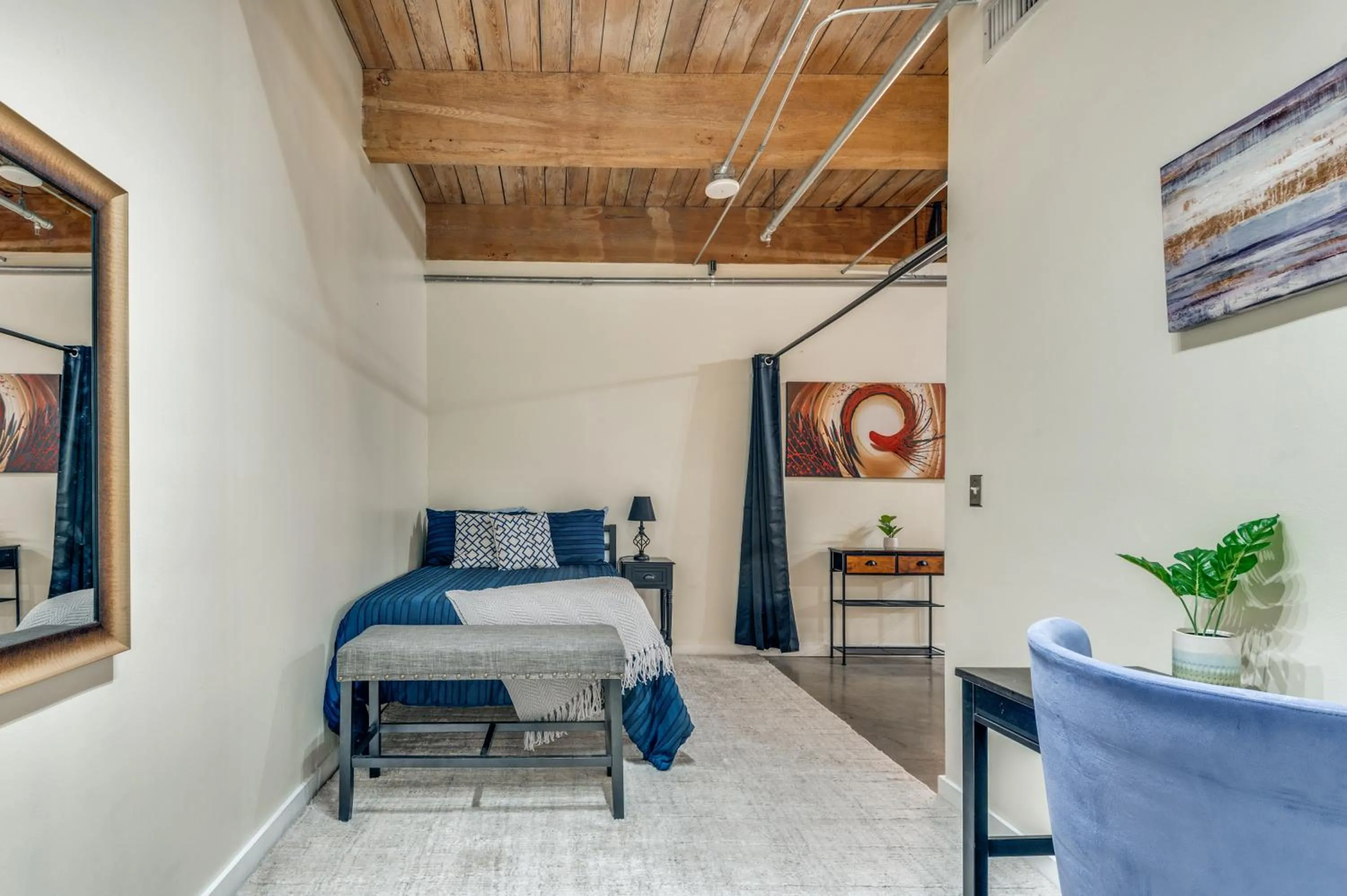 Downtown Dallas Condo - 2BR 1BA