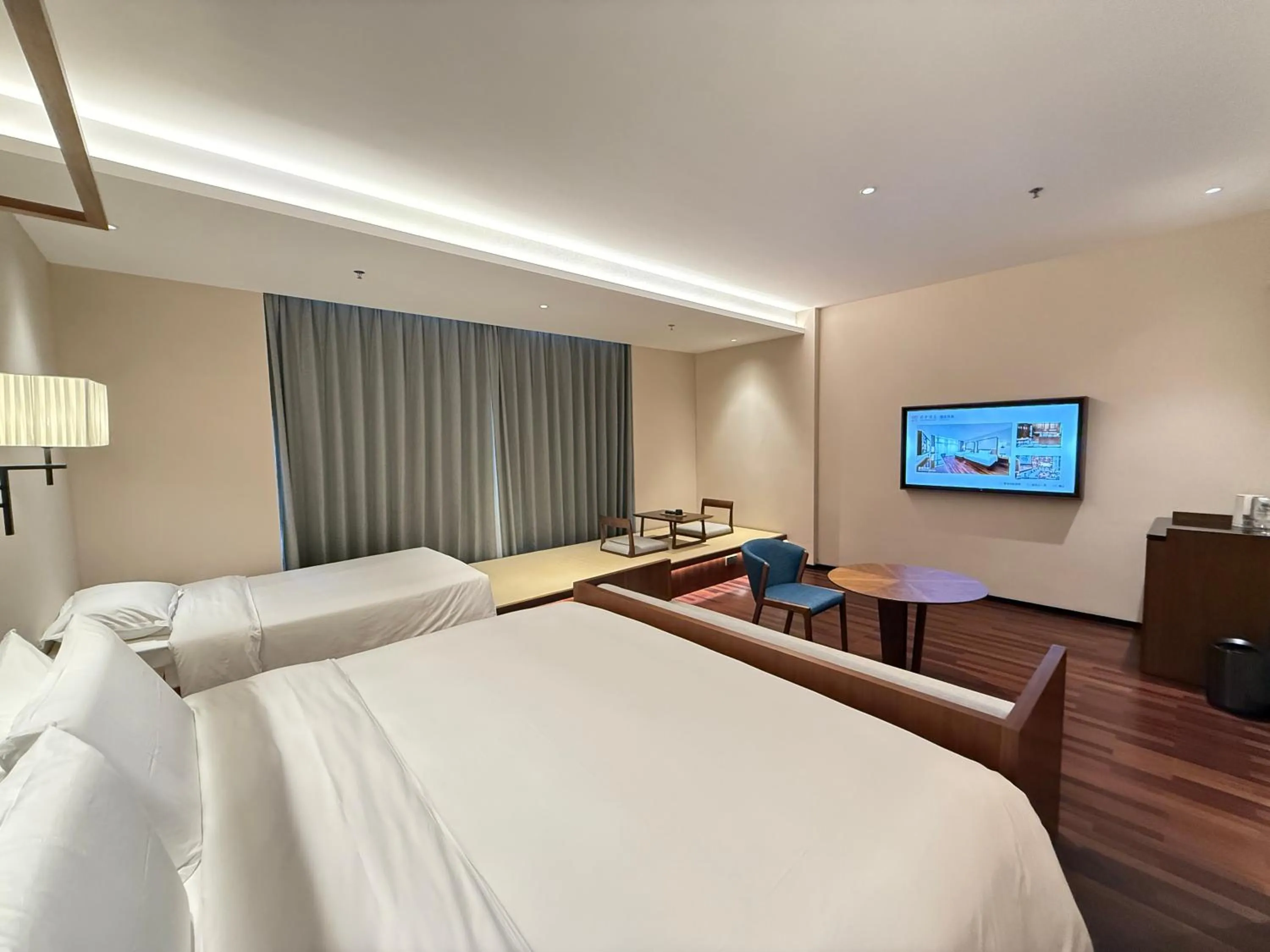 Bed in SSAW Boutique Hotel Foshan Qiandeng Lake