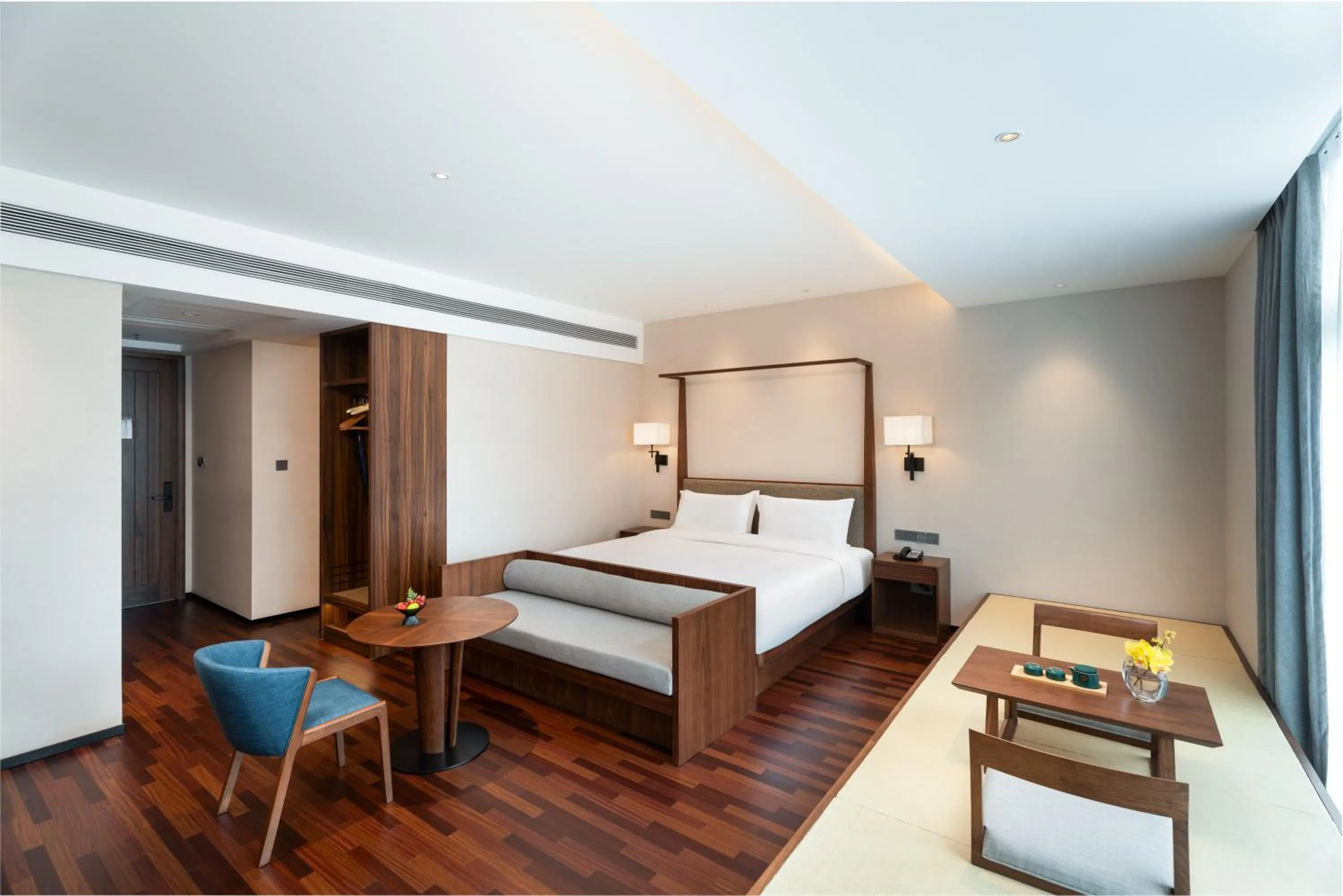 Photo of the whole room, Bed in SSAW Boutique Hotel Foshan Qiandeng Lake
