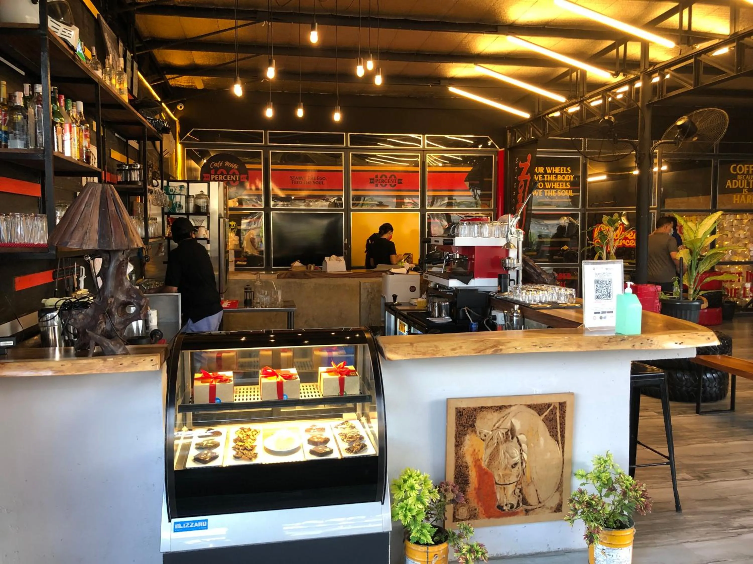 Restaurant/places to eat in Cafe Moto Hostel