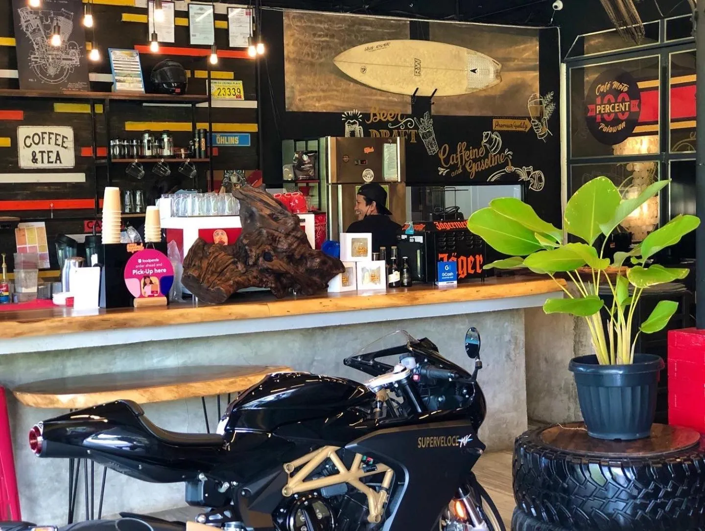 Restaurant/places to eat in Cafe Moto Hostel