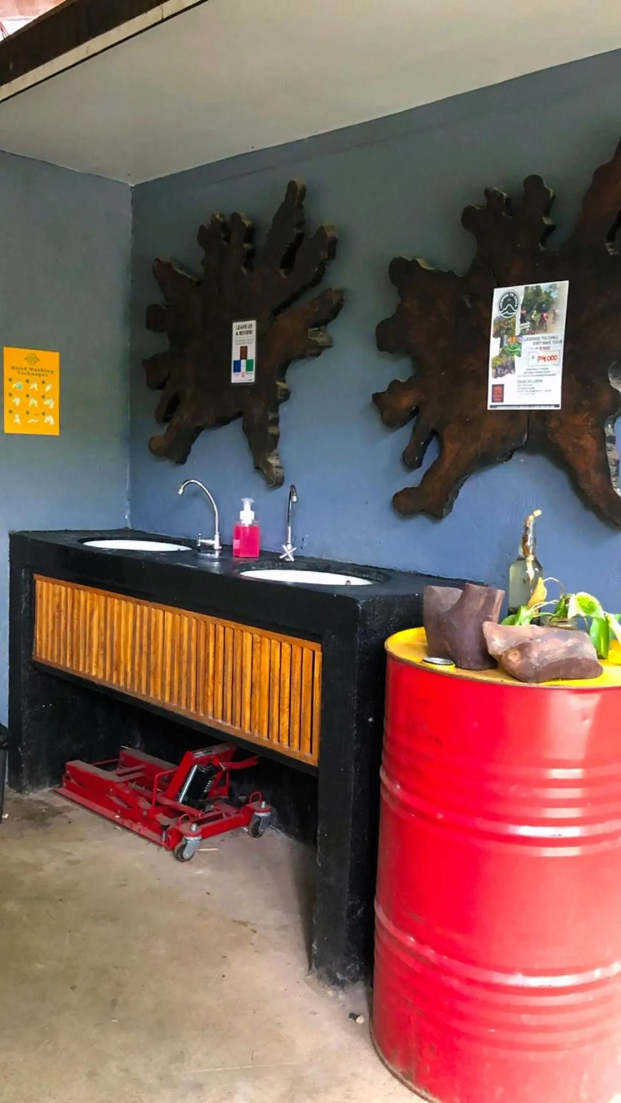 Cafe Moto Hostel
