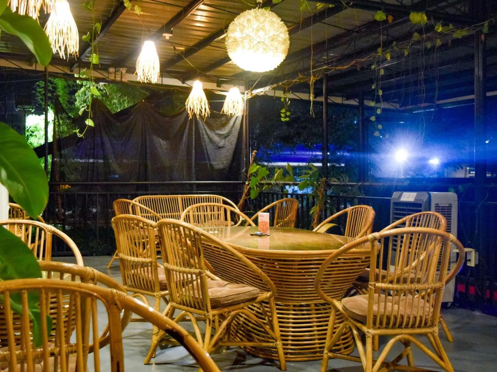 Cafe Moto Hostel