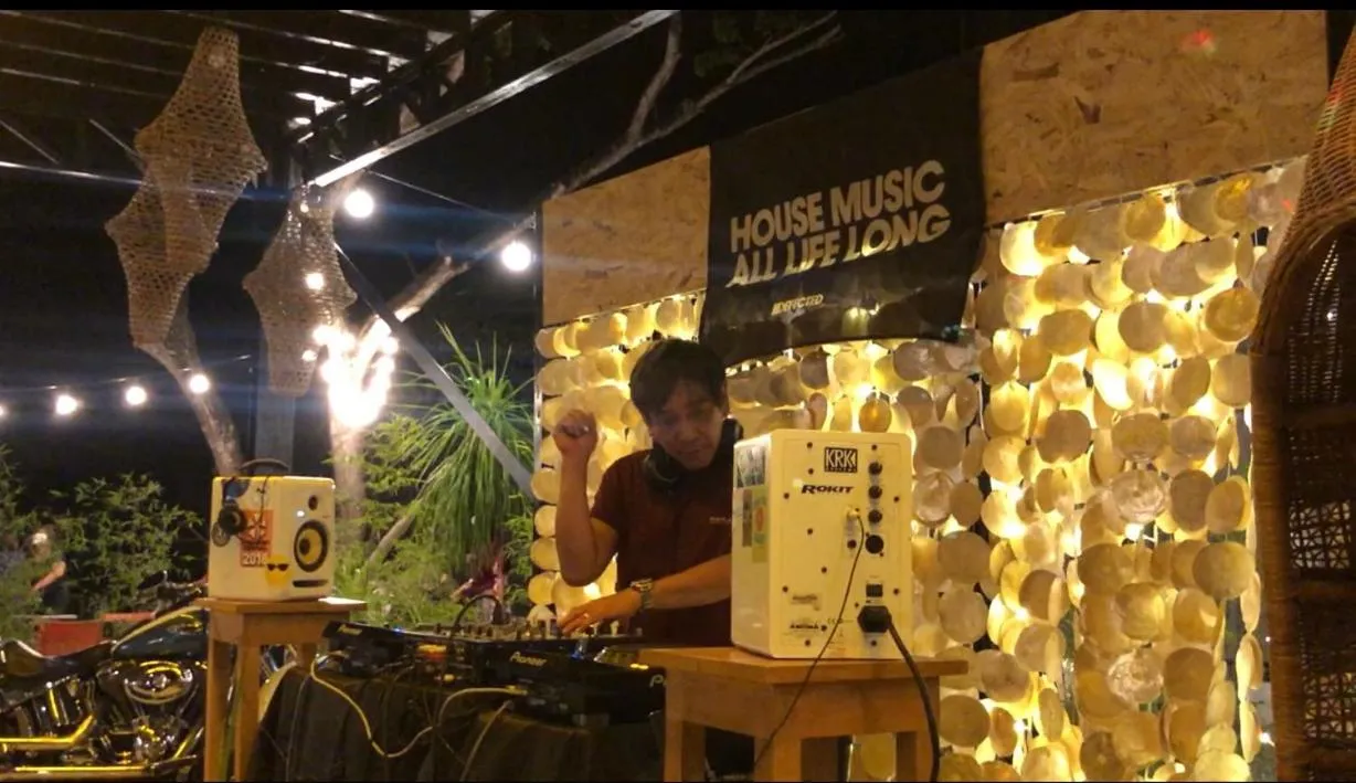 Nightclub / DJ in Cafe Moto Hostel