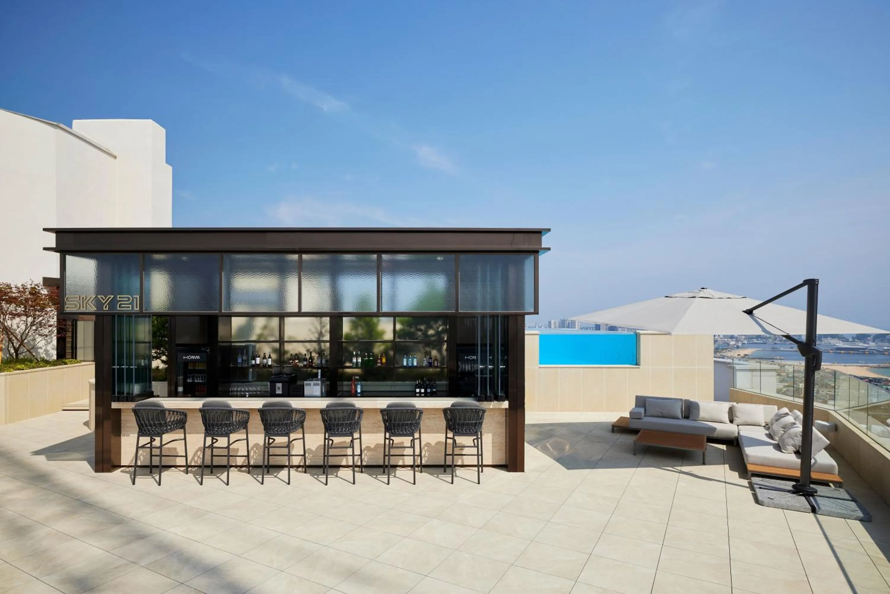 Swimming pool in Homm Marina Sokcho