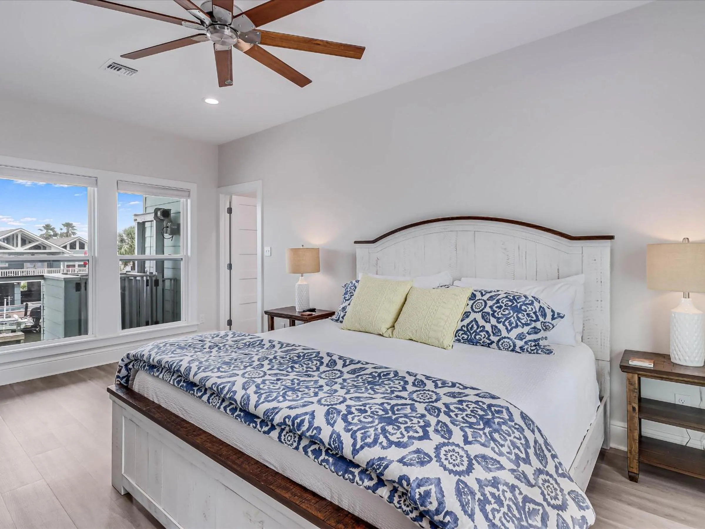 Other, Bed in Flamingo House